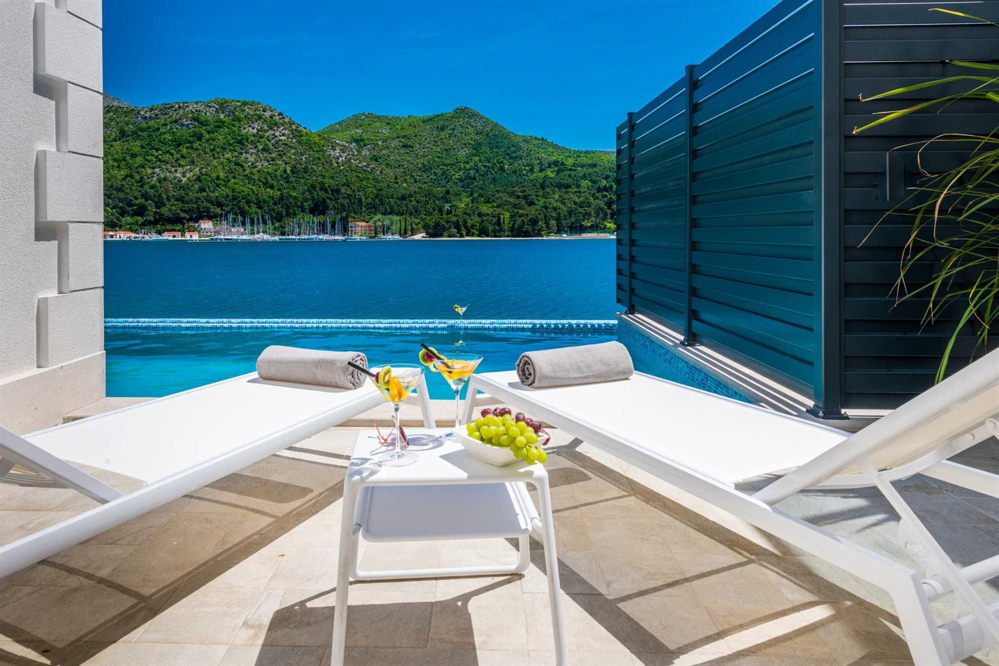 Beachfront Villa Ultimata with Pool
