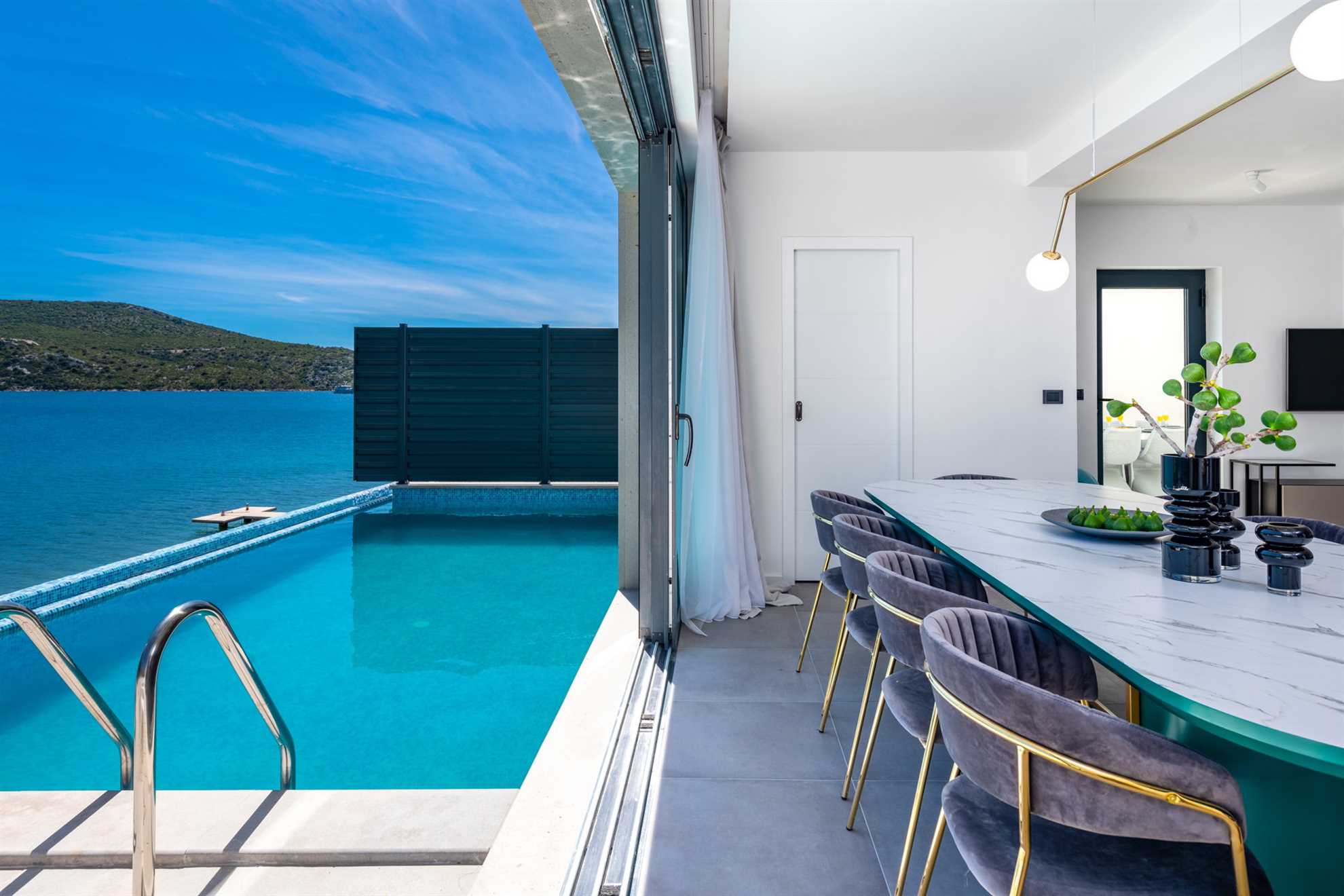 Beachfront Villa Ultimata with Pool