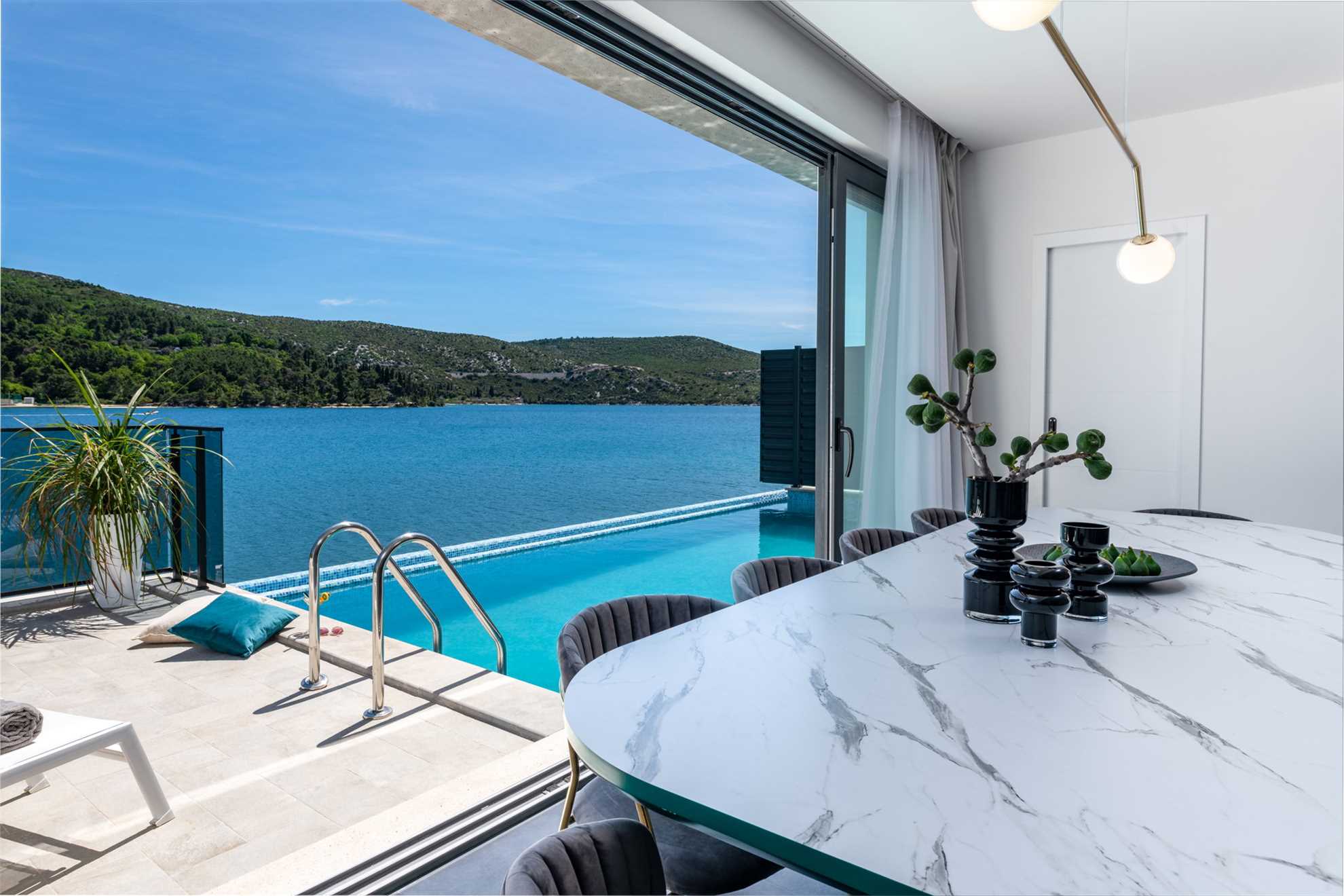 Beachfront Villa Ultimata with Pool