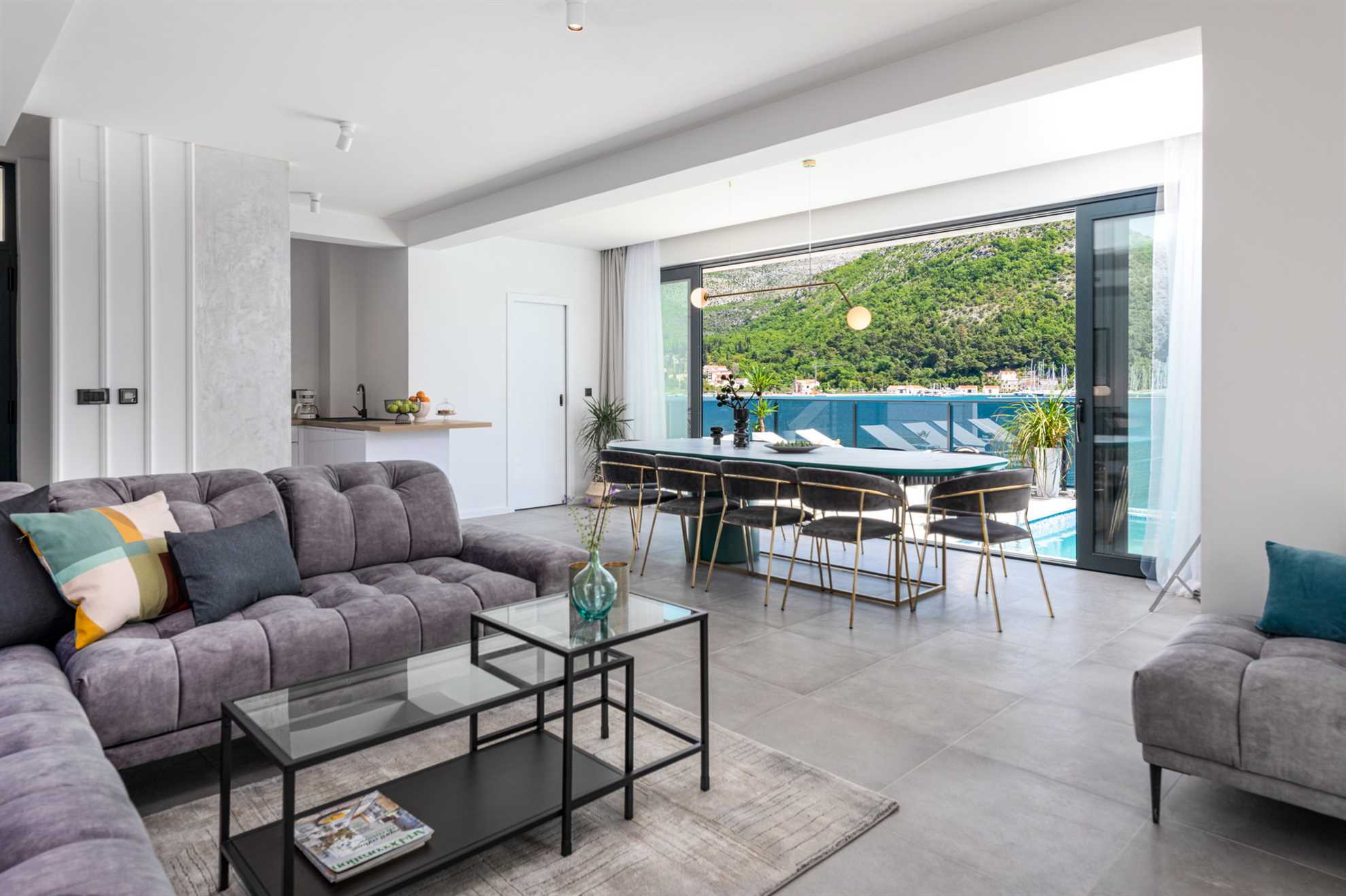 Beachfront Villa Ultimata with Pool