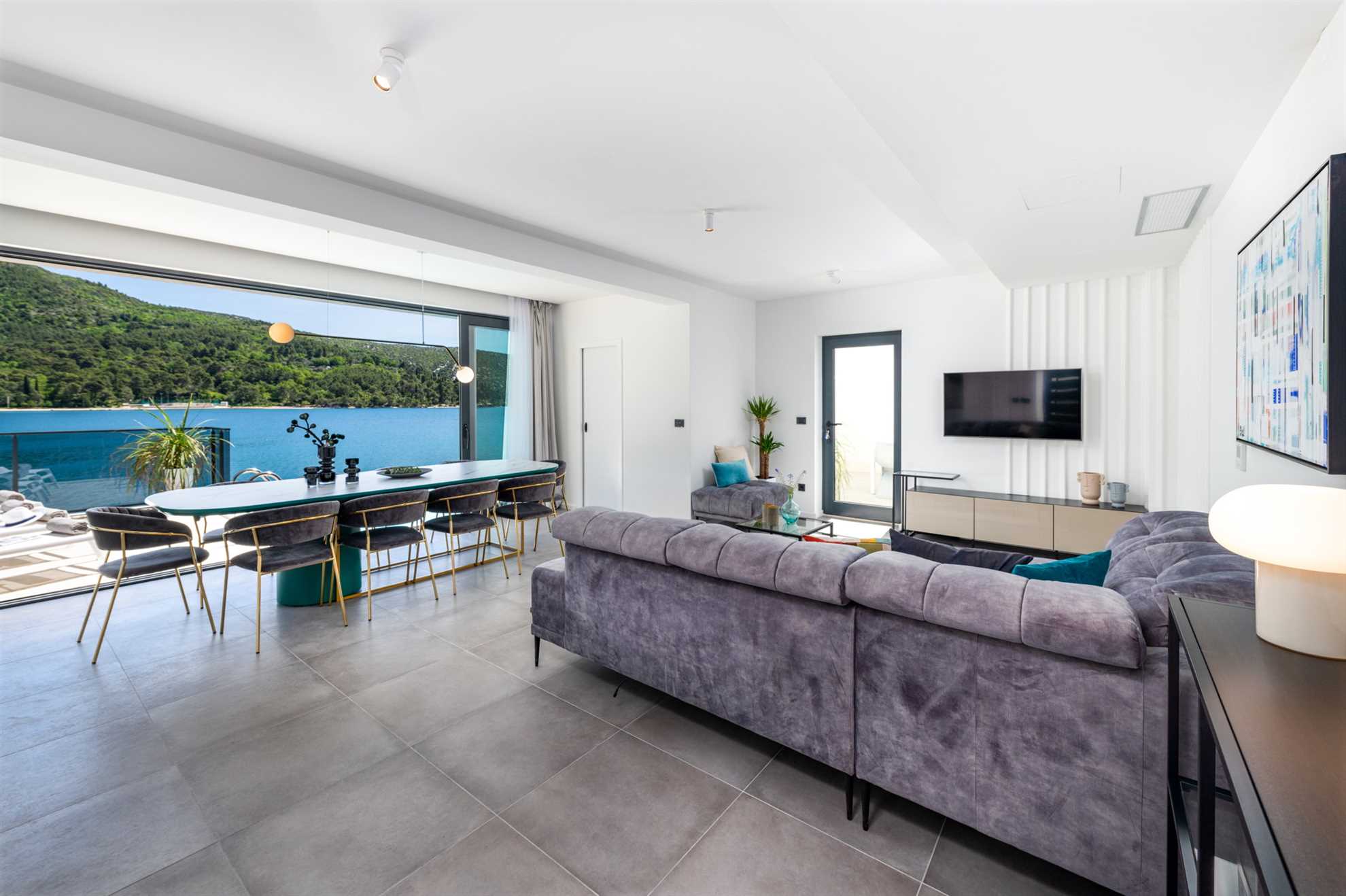 Beachfront Villa Ultimata with Pool