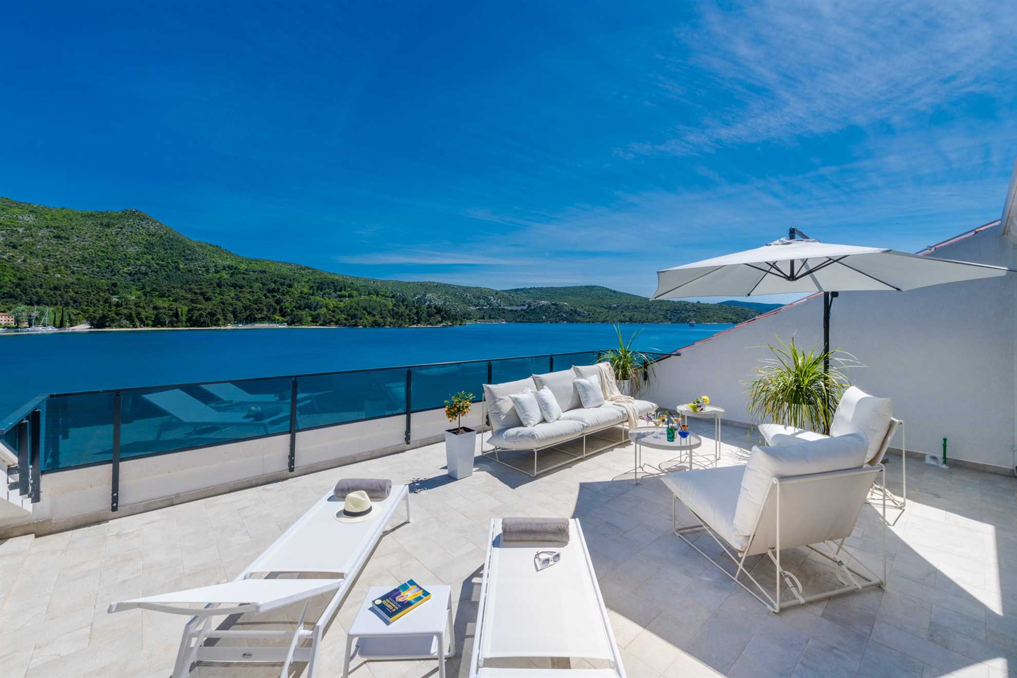 Beachfront Villa Ultimata with Pool