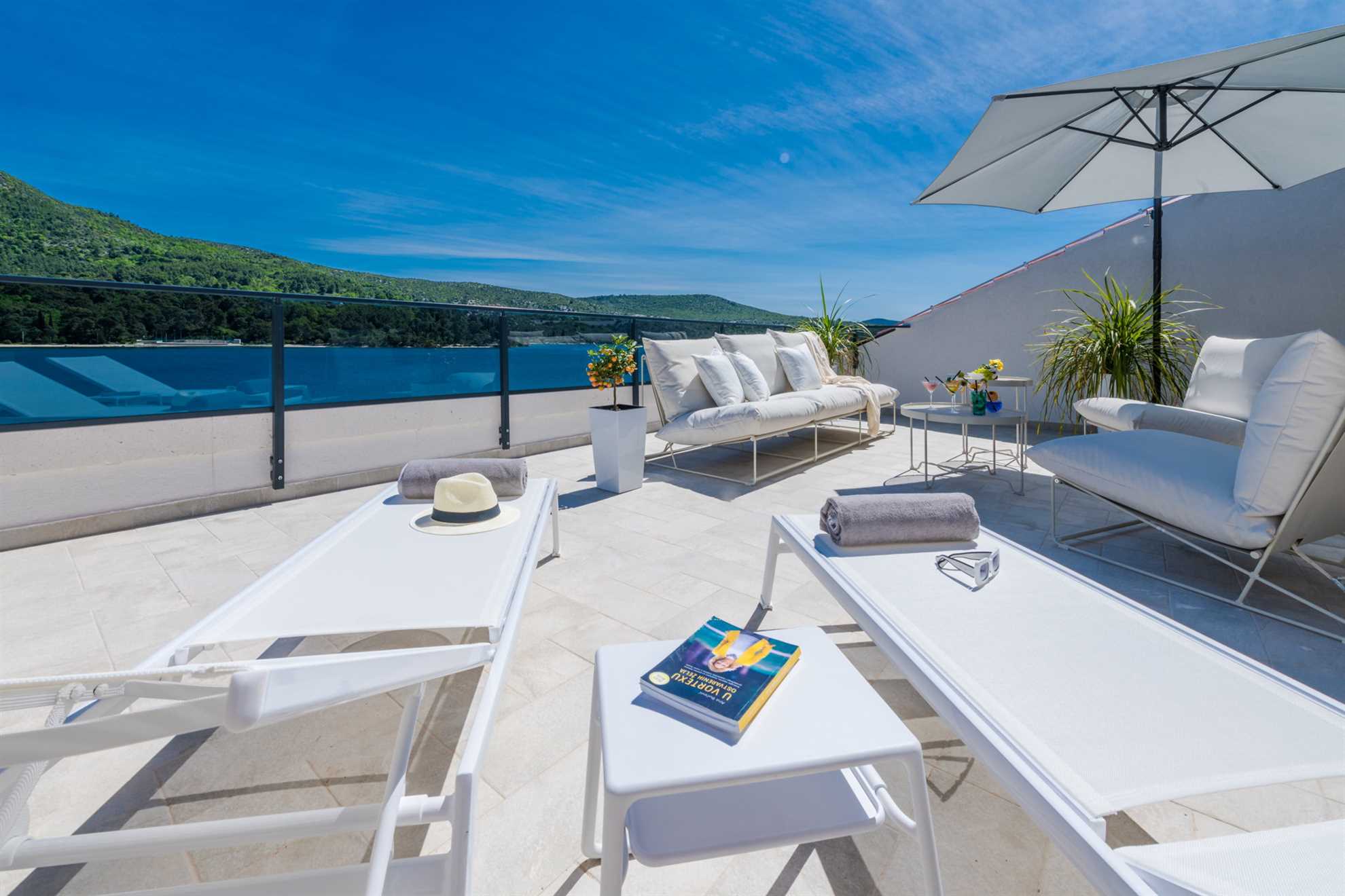 Beachfront Villa Ultimata with Pool