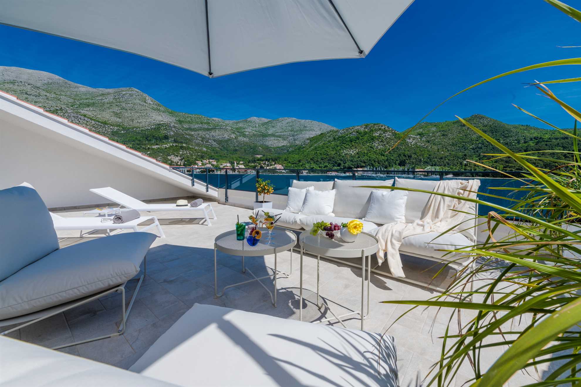 Beachfront Villa Ultimata with Pool