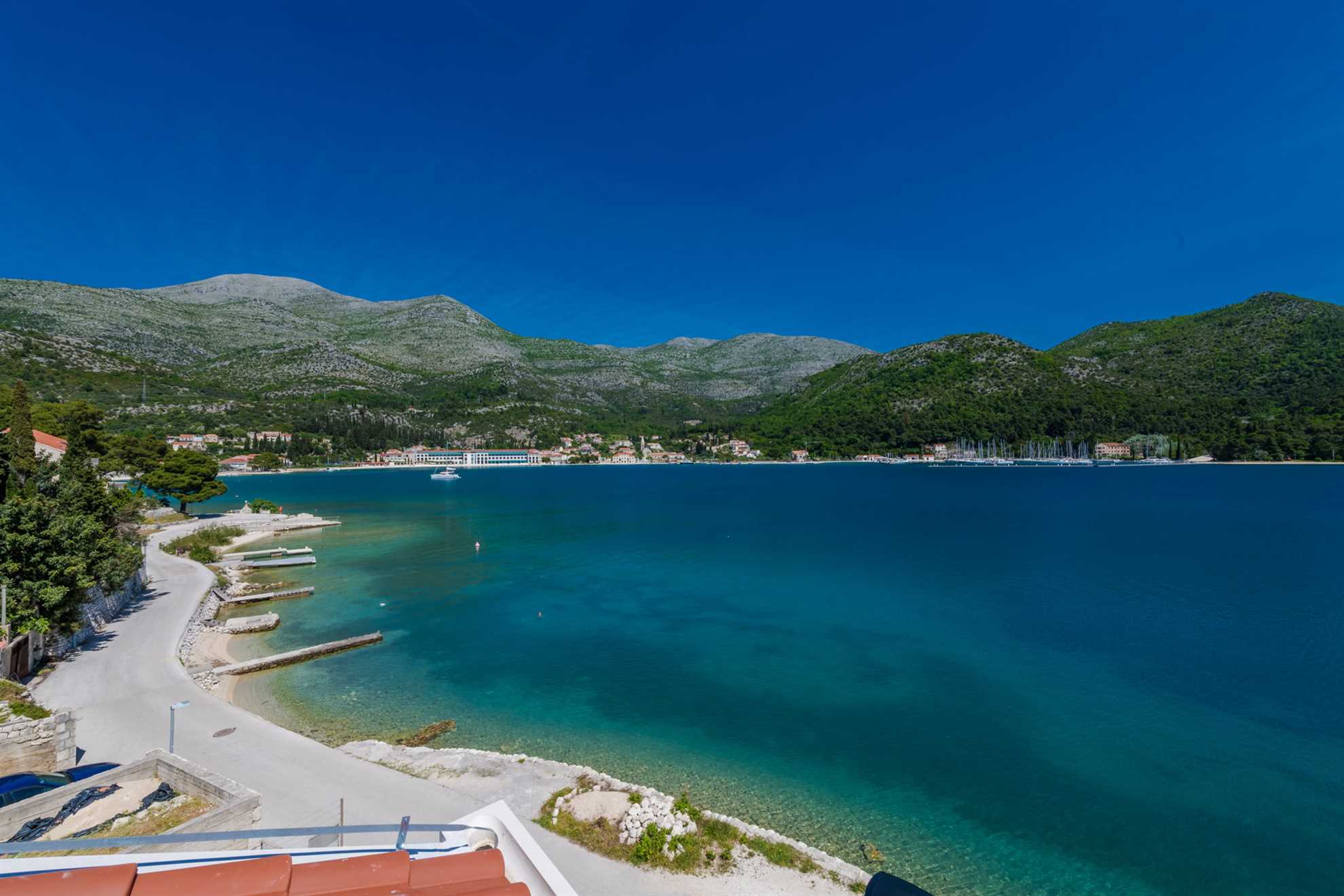 Beachfront Villa Ultimata with Pool