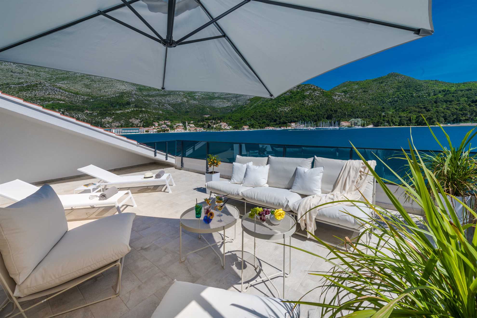 Beachfront Villa Ultimata with Pool