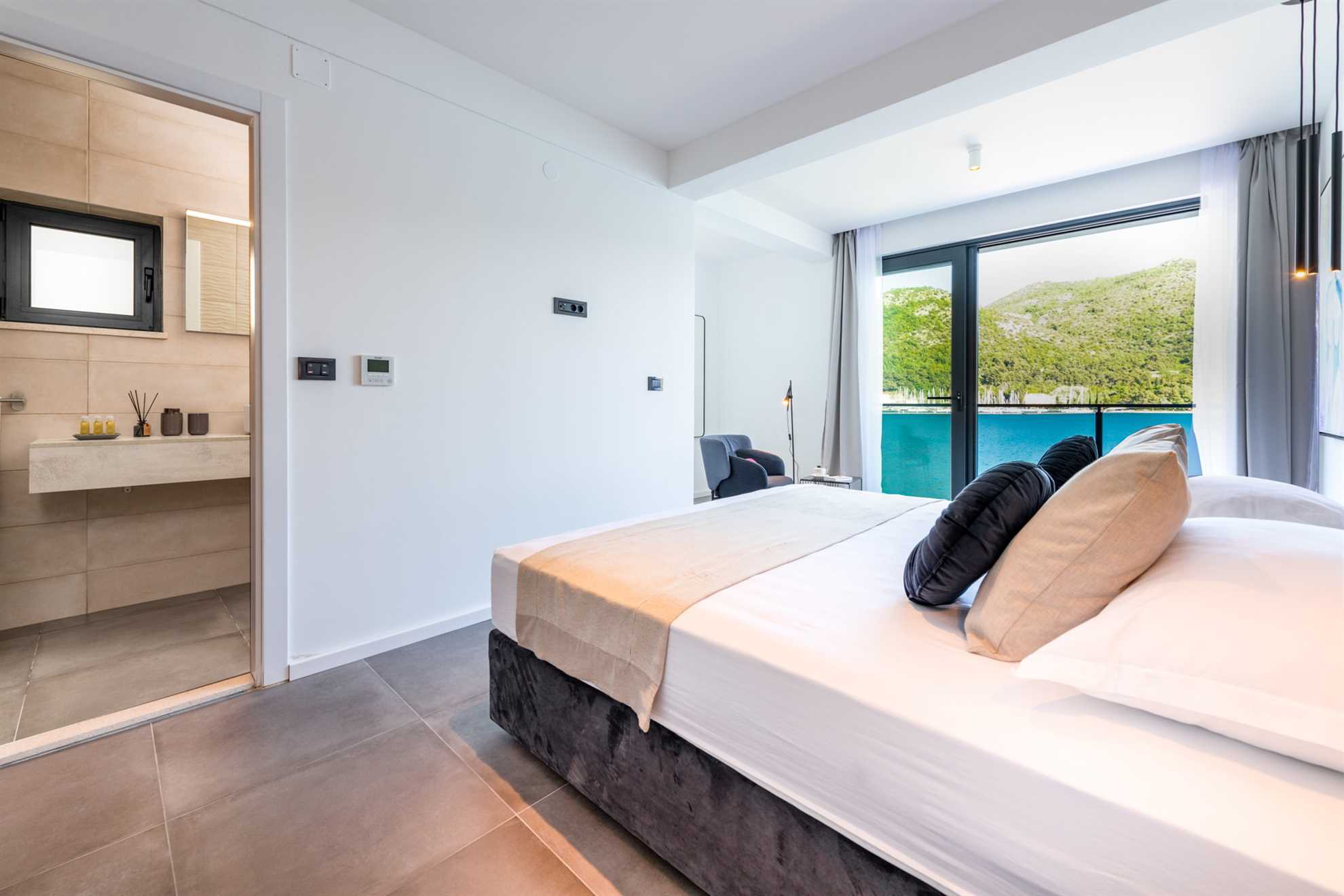 Beachfront Villa Ultimata with Pool