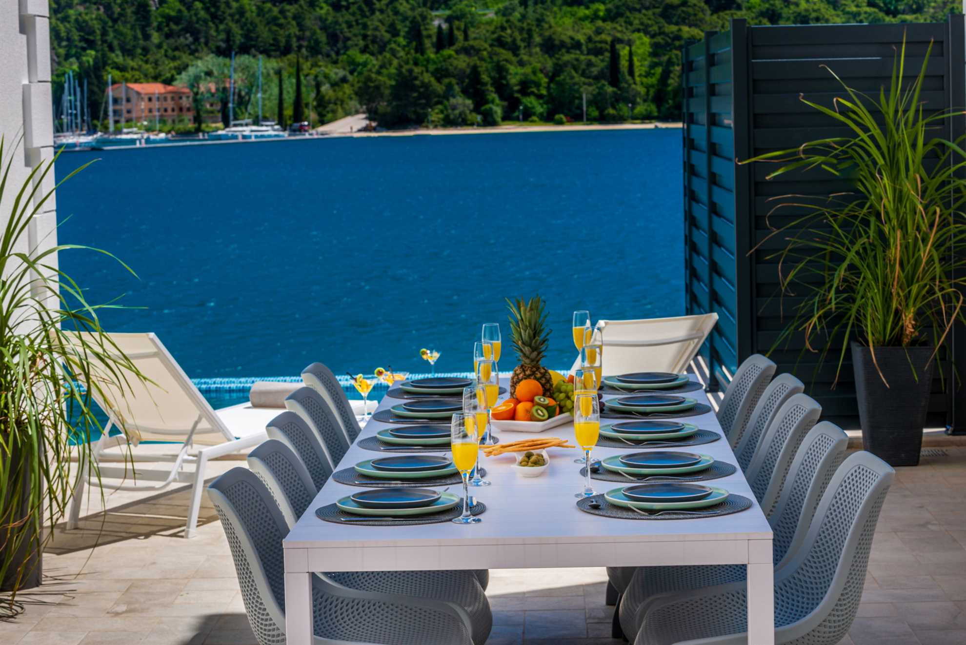Beachfront Villa Ultimata with Pool