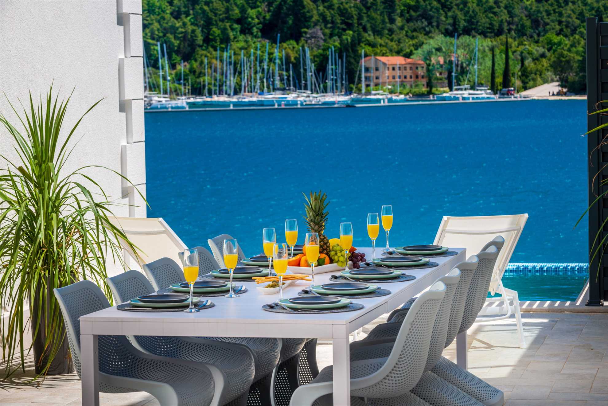 Beachfront Villa Ultimata with Pool