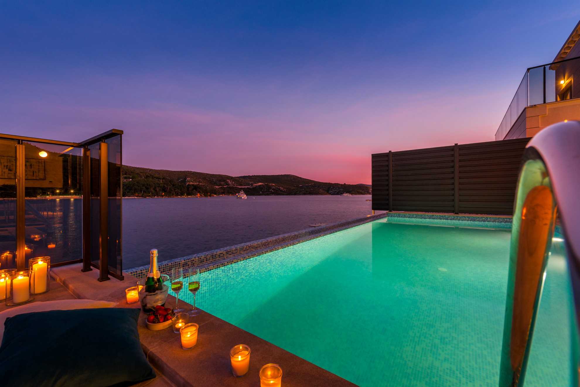 Beachfront Villa Ultimata with Pool