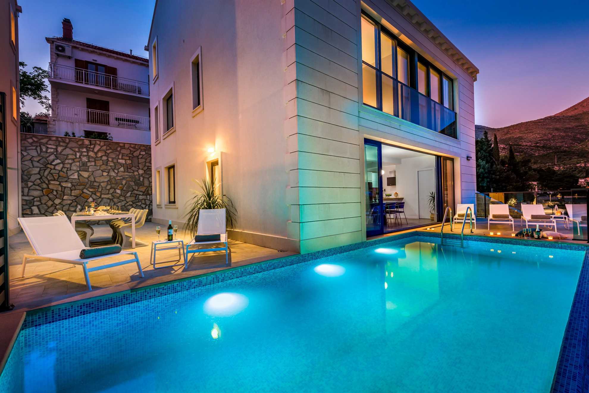 Beachfront Villa Ultimata with Pool