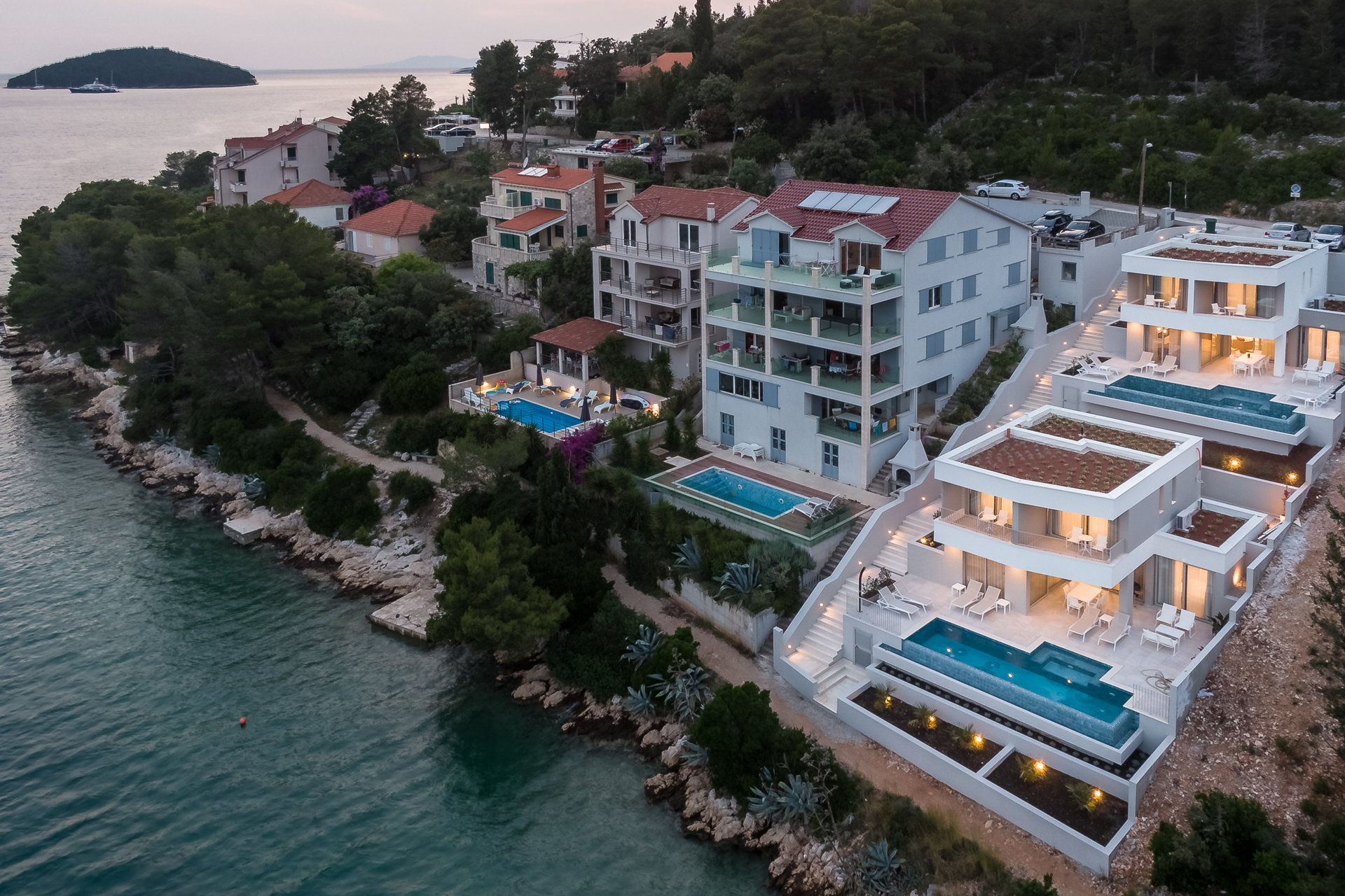 Luxury Villa Ivy with Pool
