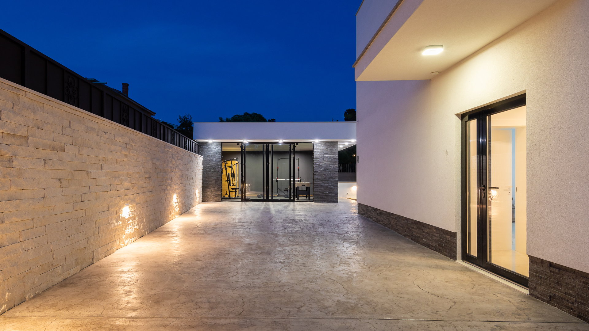 Luxury Villa Anchor with Heated Pool