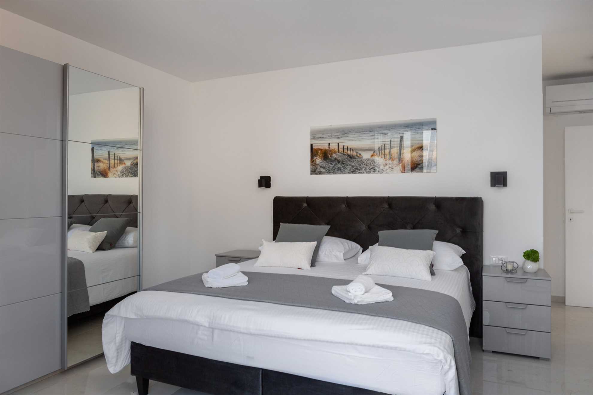 Luxury Villa Anchor with Heated Pool