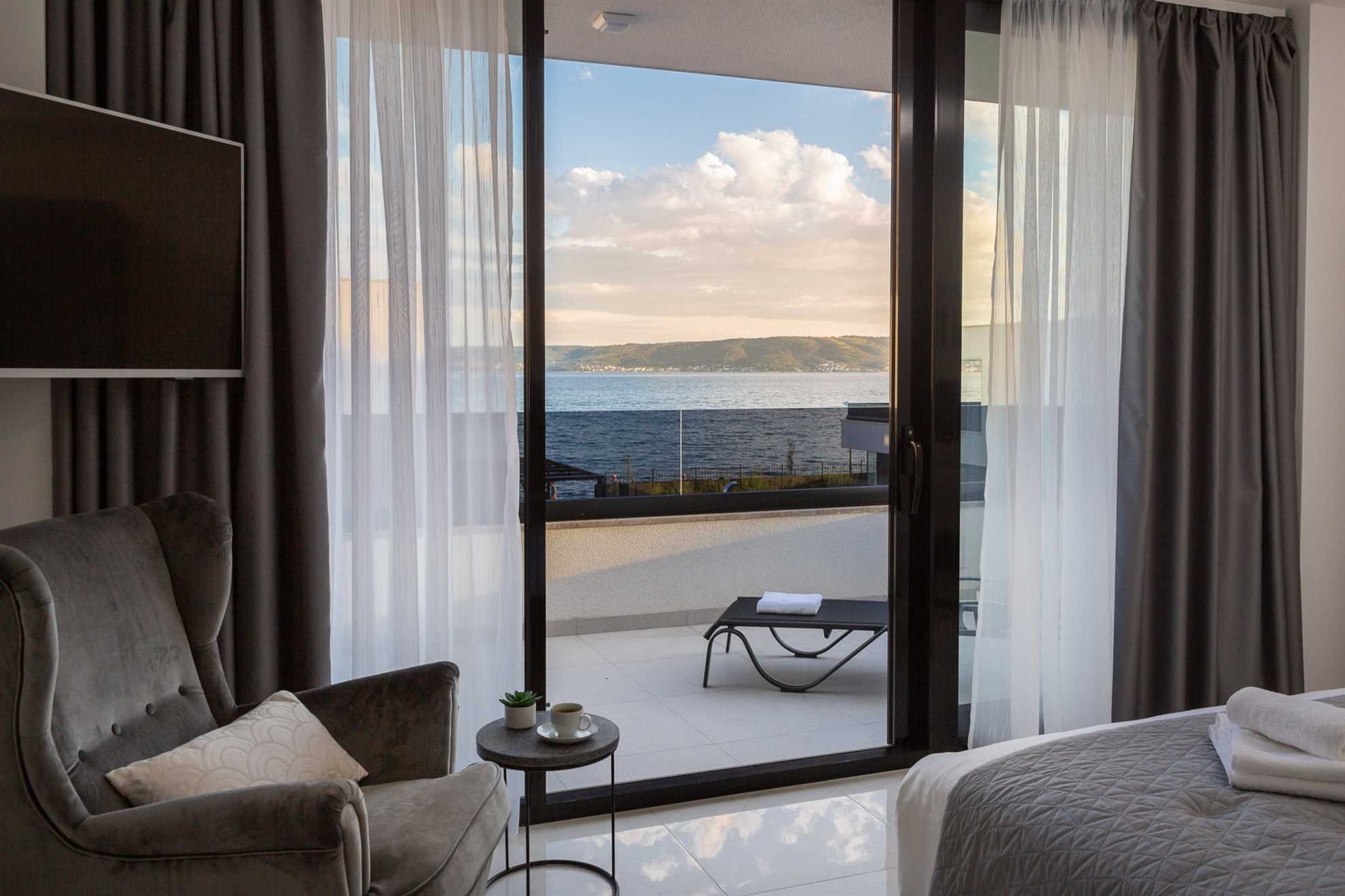 Luxury Villa Anchor with Heated Pool