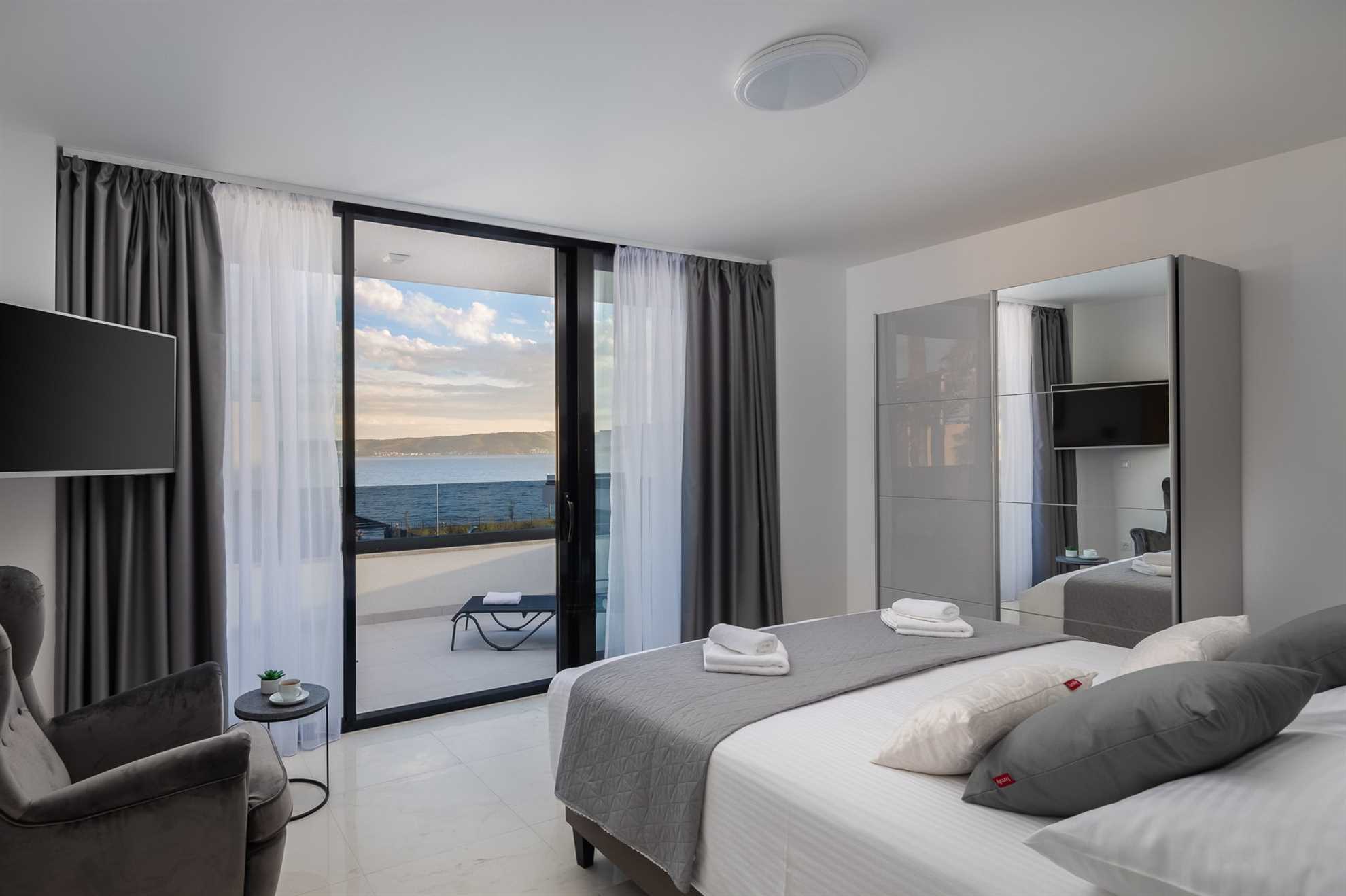 Luxury Villa Anchor with Heated Pool