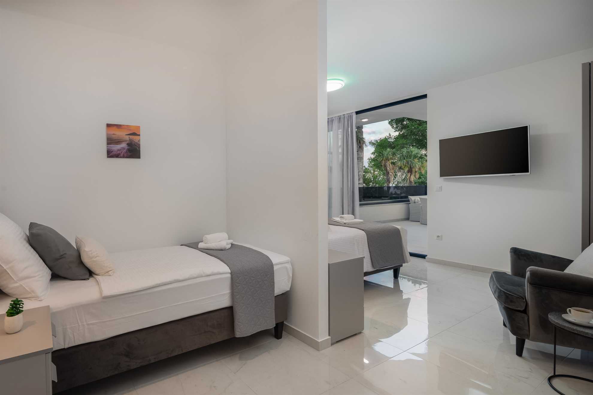 Luxury Villa Anchor with Heated Pool