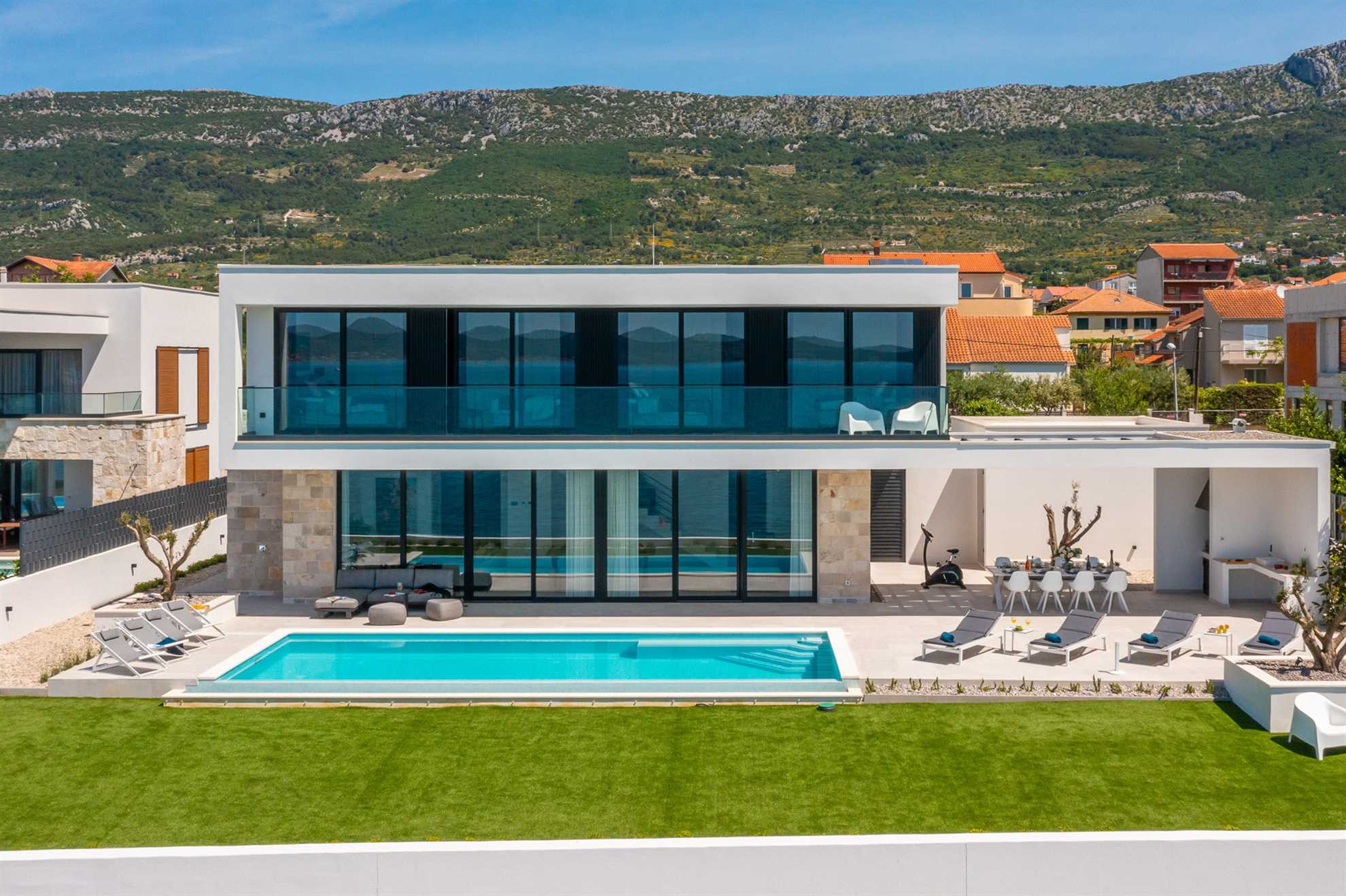 Beachfront Villa The View with Pool