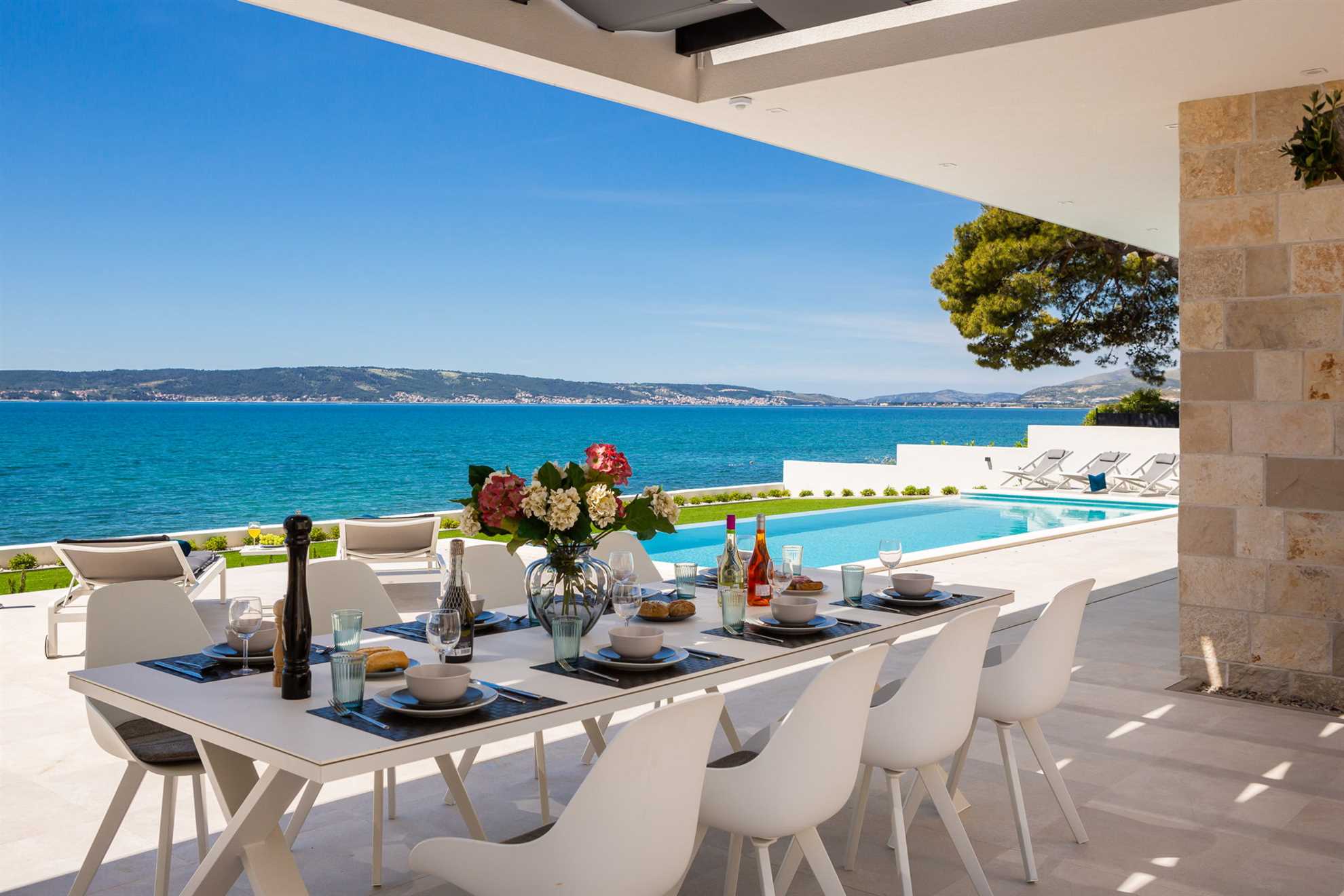 Beachfront Villa The View with Pool