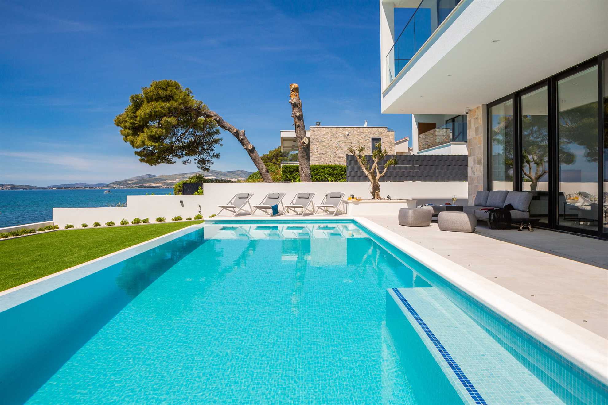 Beachfront Villa The View with Pool