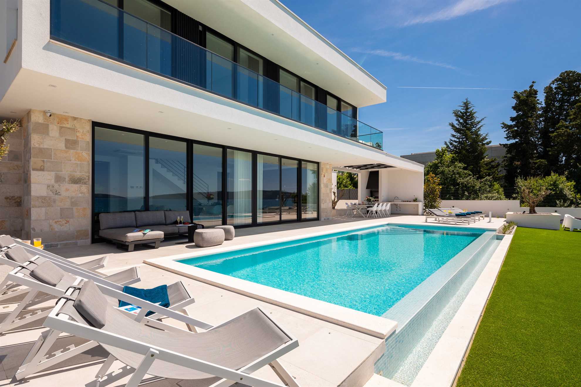 Beachfront Villa The View with Pool