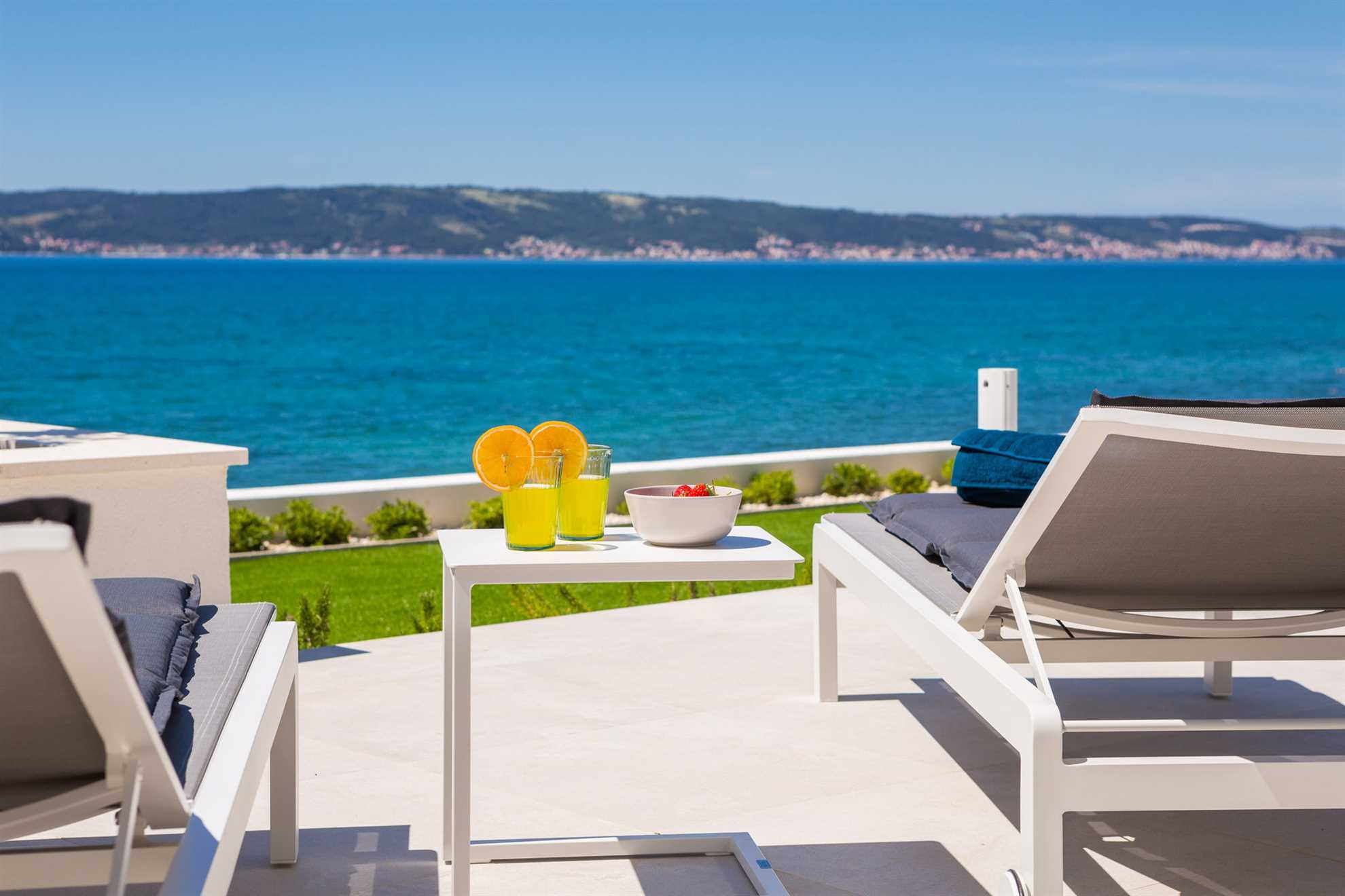 Beachfront Villa The View with Pool