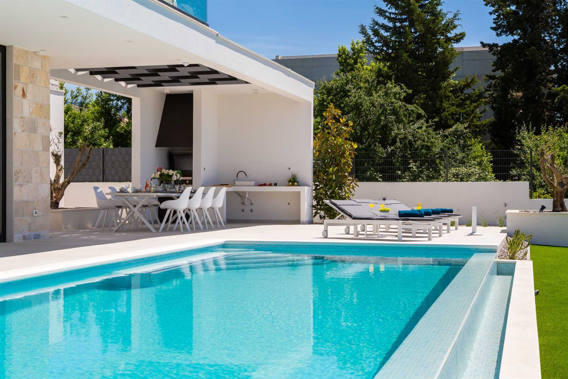Beachfront Villa The View with Pool