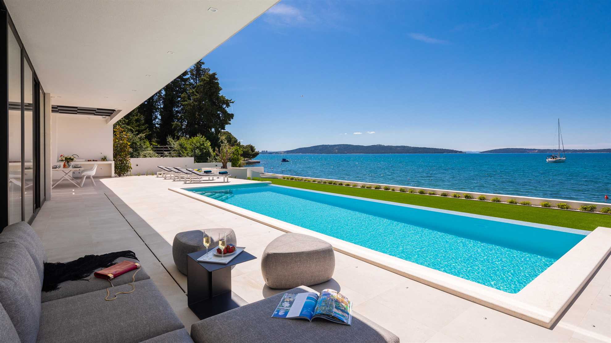 Beachfront Villa The View with Pool