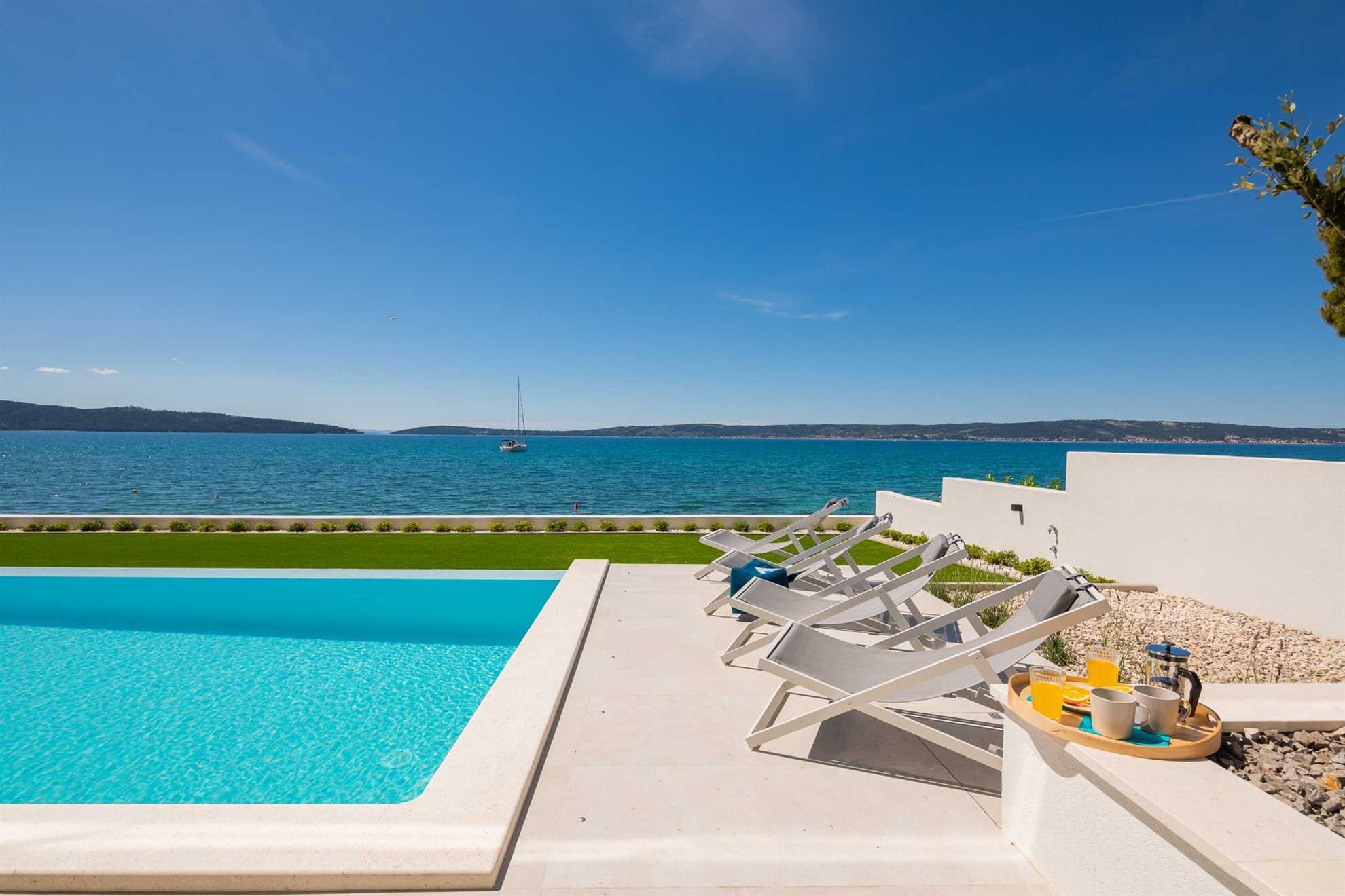 Beachfront Villa The View with Pool