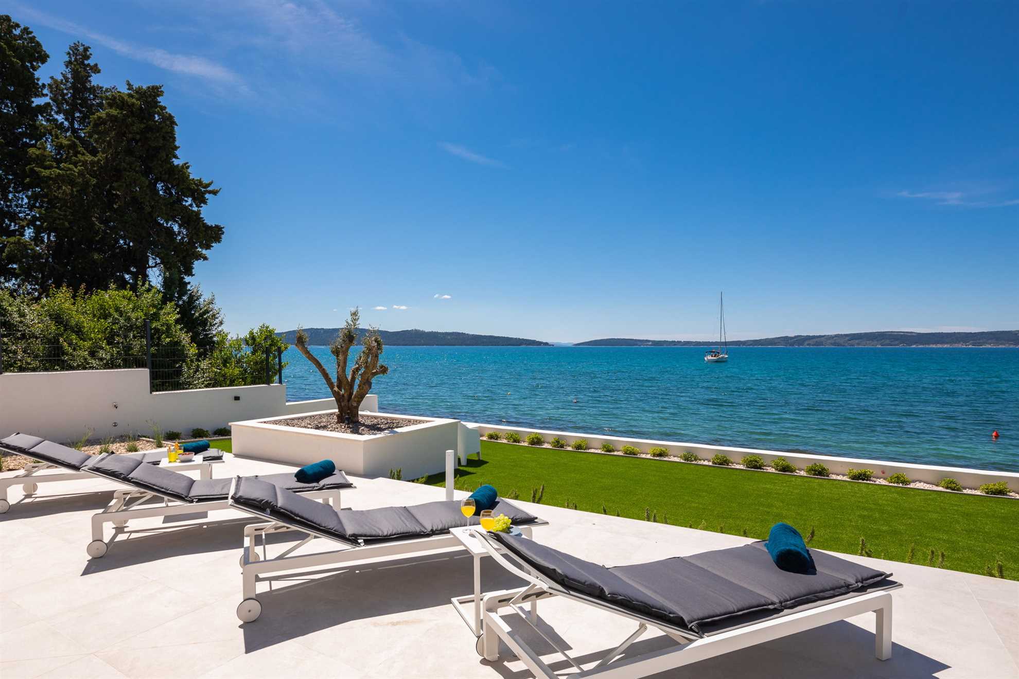 Beachfront Villa The View with Pool