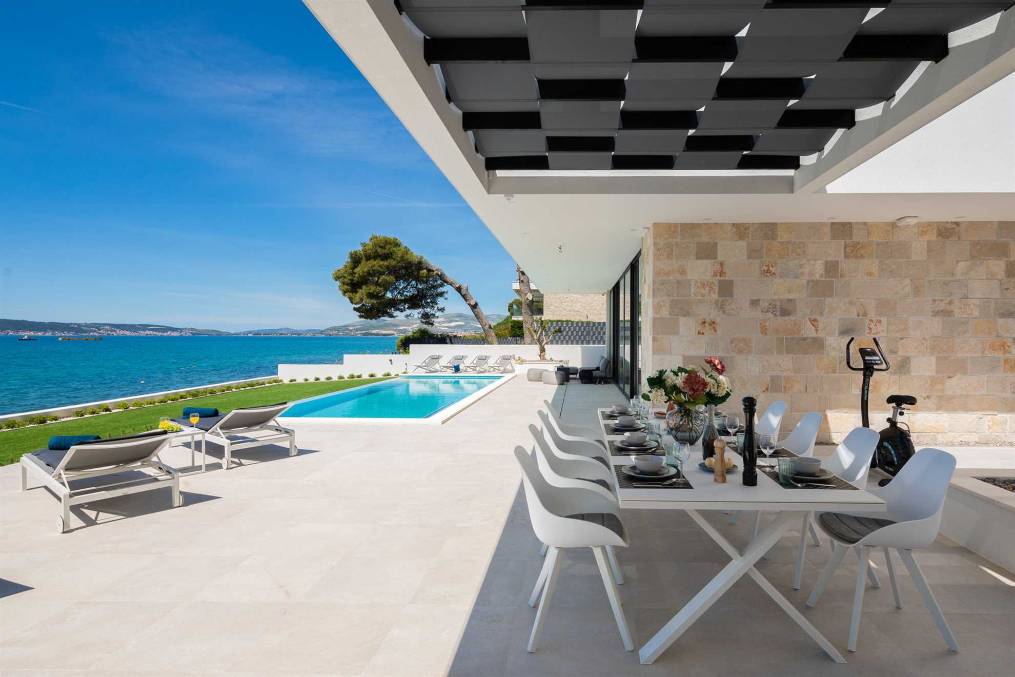 Beachfront Villa The View with Pool
