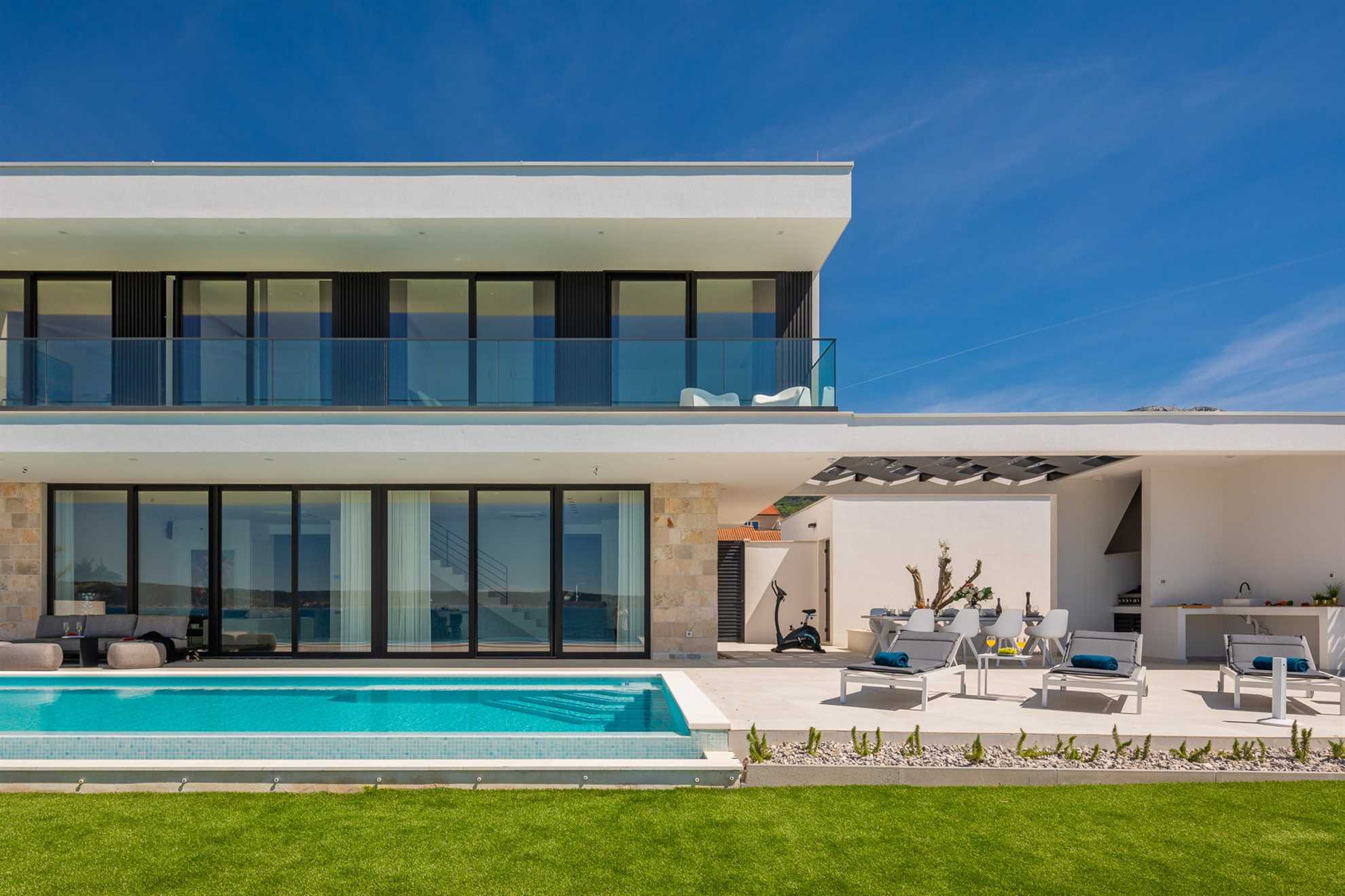 Beachfront Villa The View with Pool