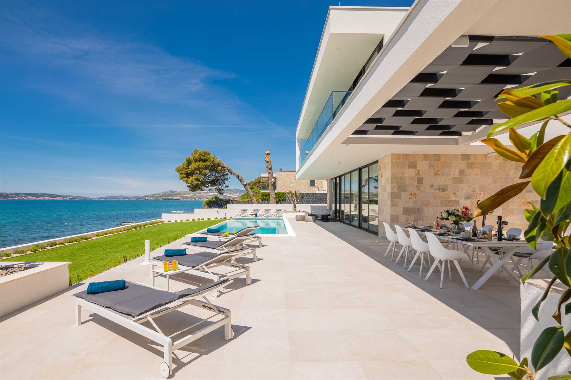 Beachfront Villa The View with Pool