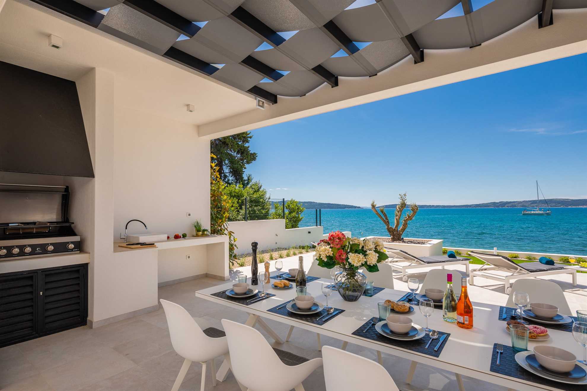 Beachfront Villa The View with Pool