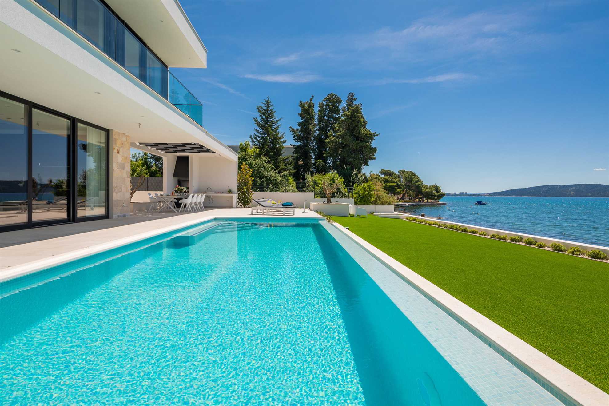 Beachfront Villa The View with Pool