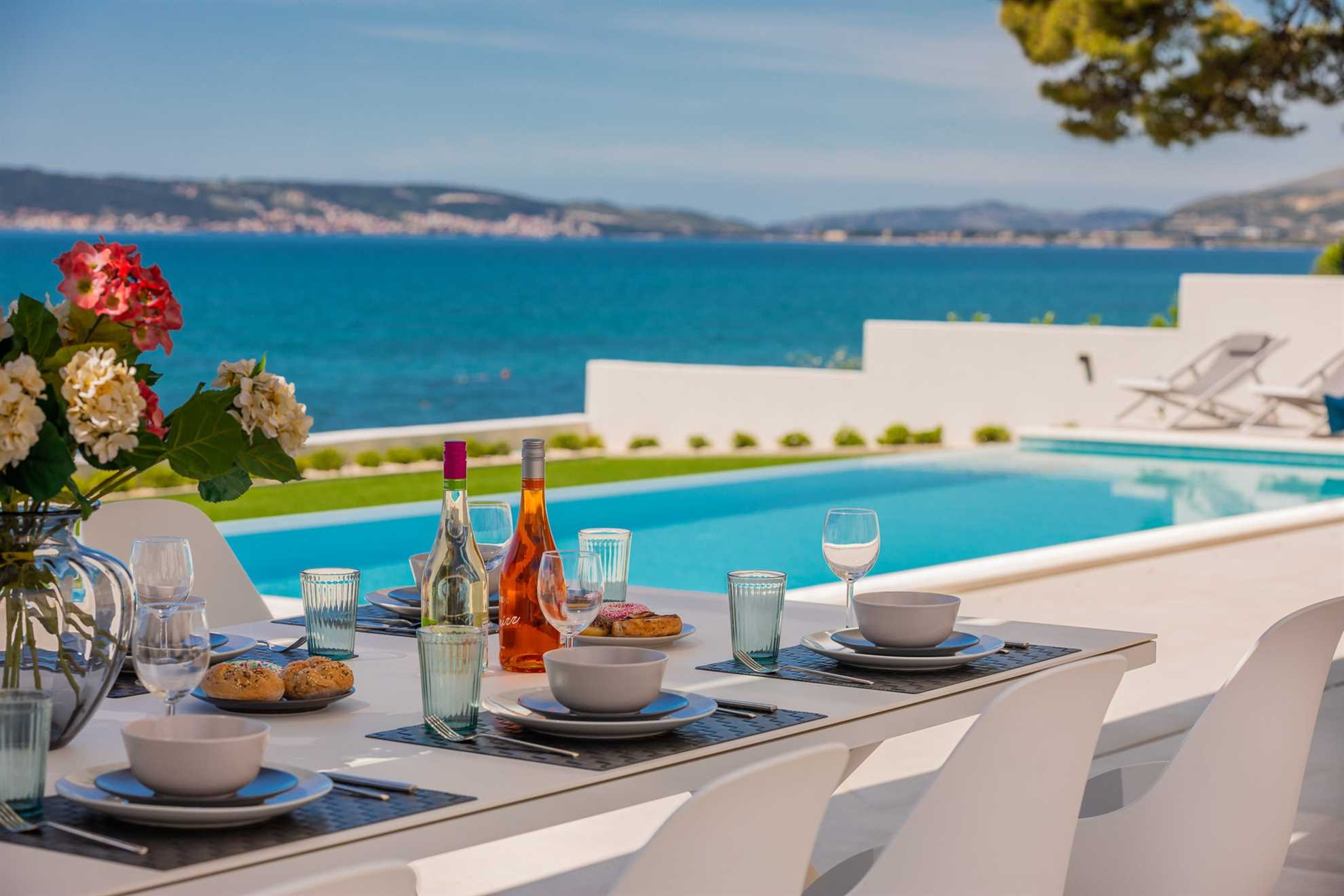 Beachfront Villa The View with Pool