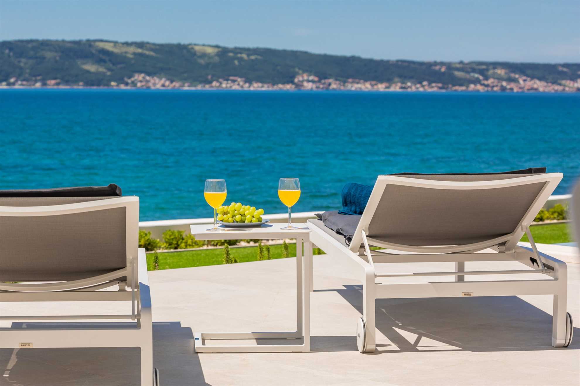 Beachfront Villa The View with Pool