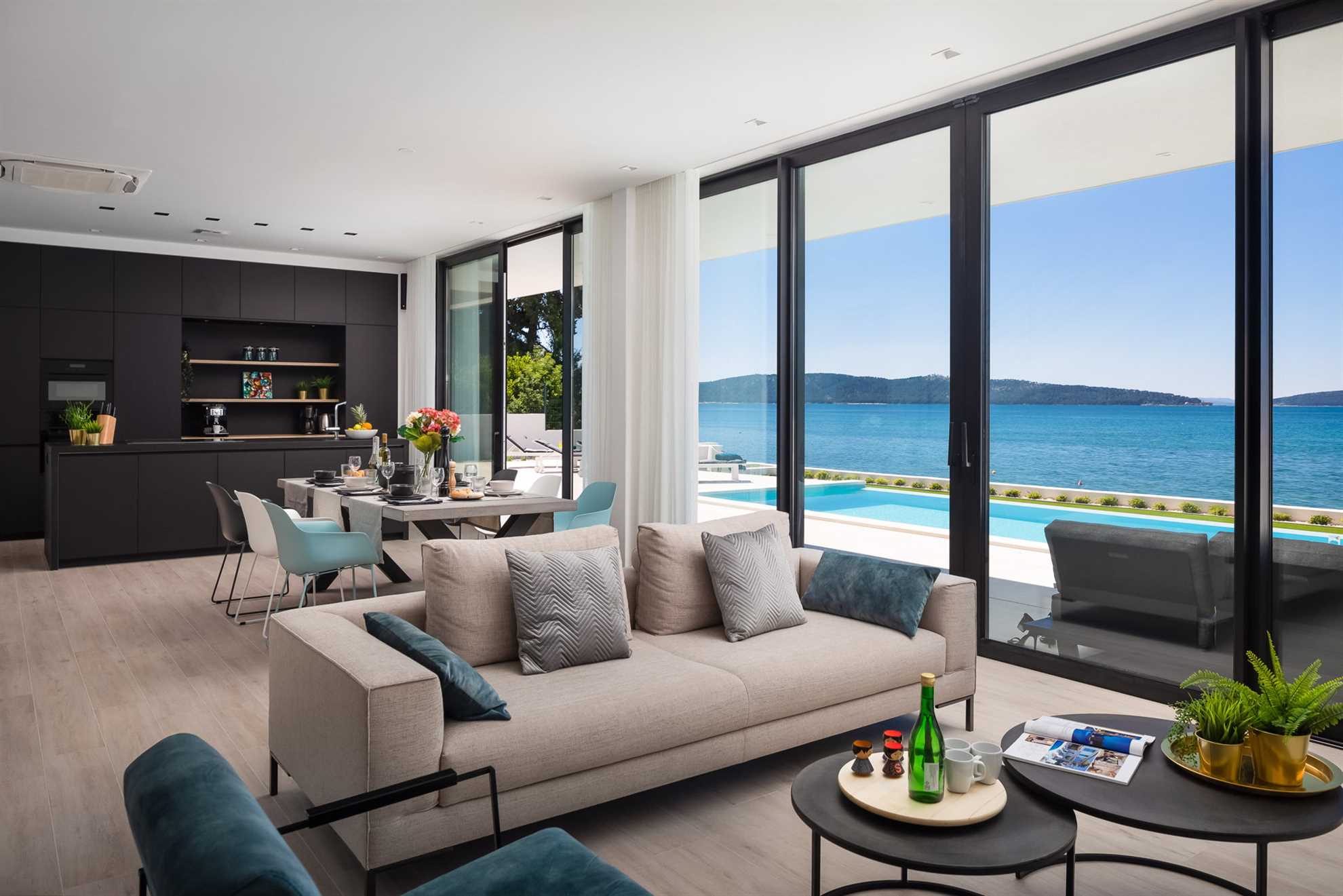 Beachfront Villa The View with Pool