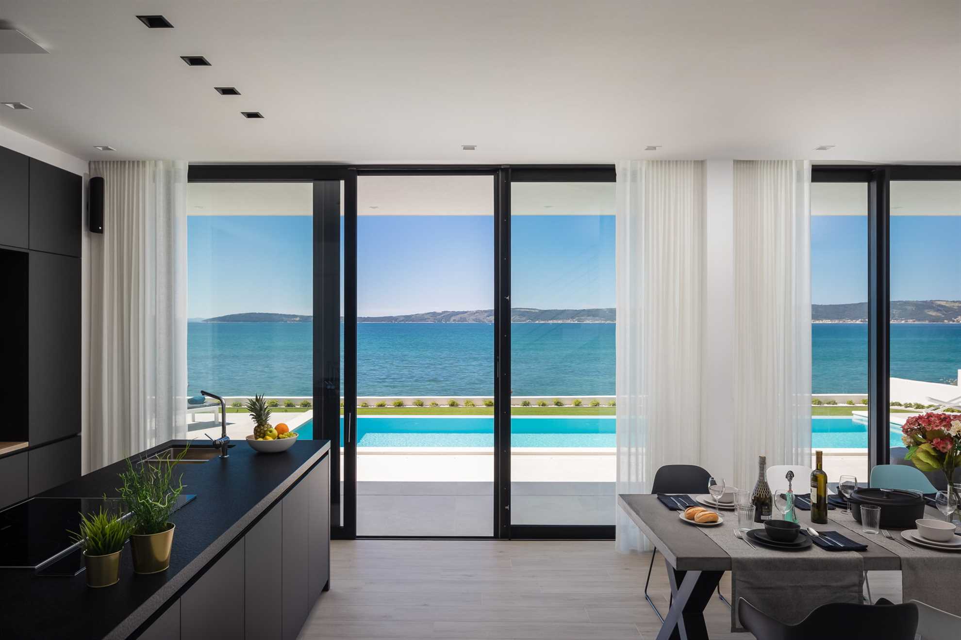 Beachfront Villa The View with Pool