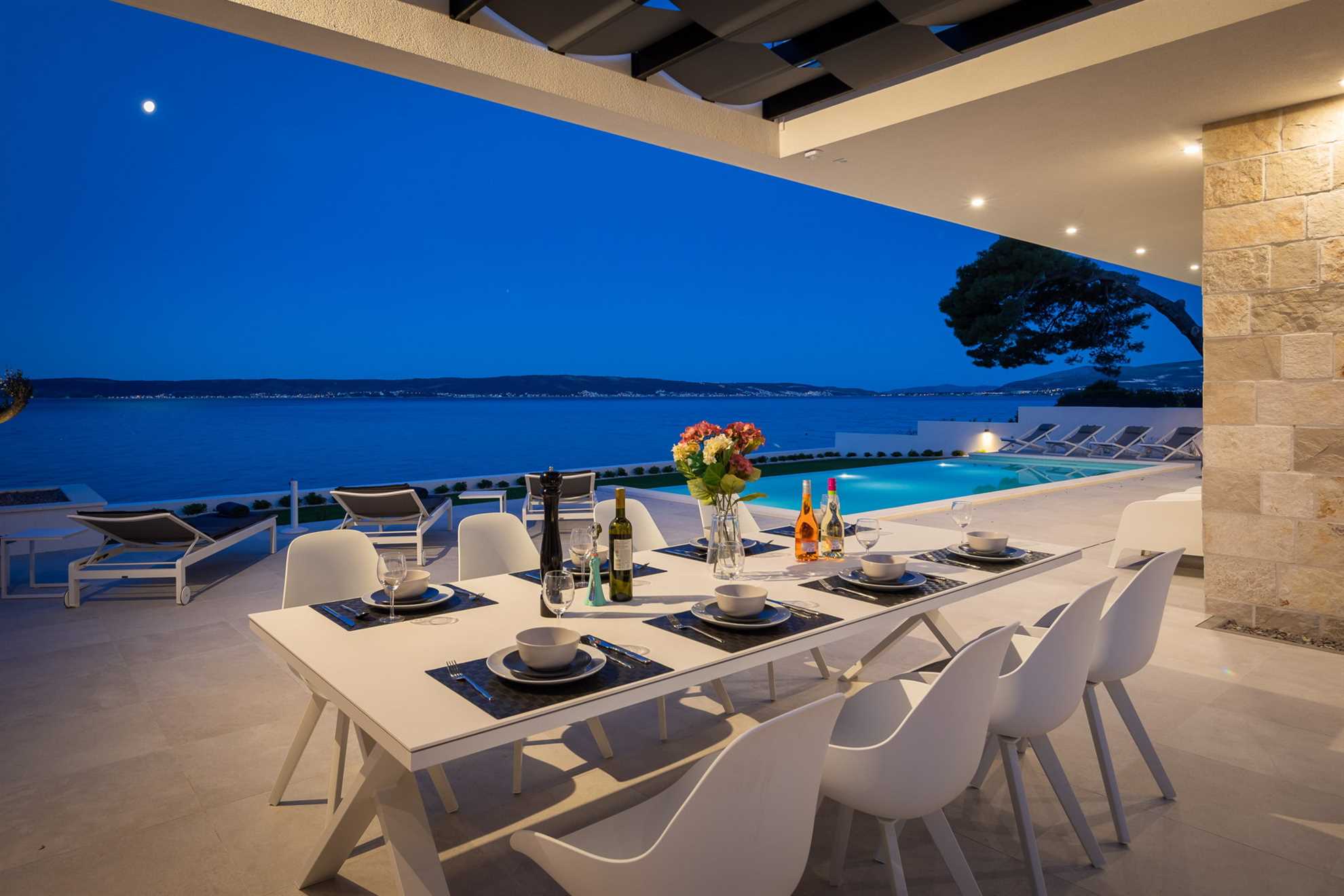 Beachfront Villa The View with Pool