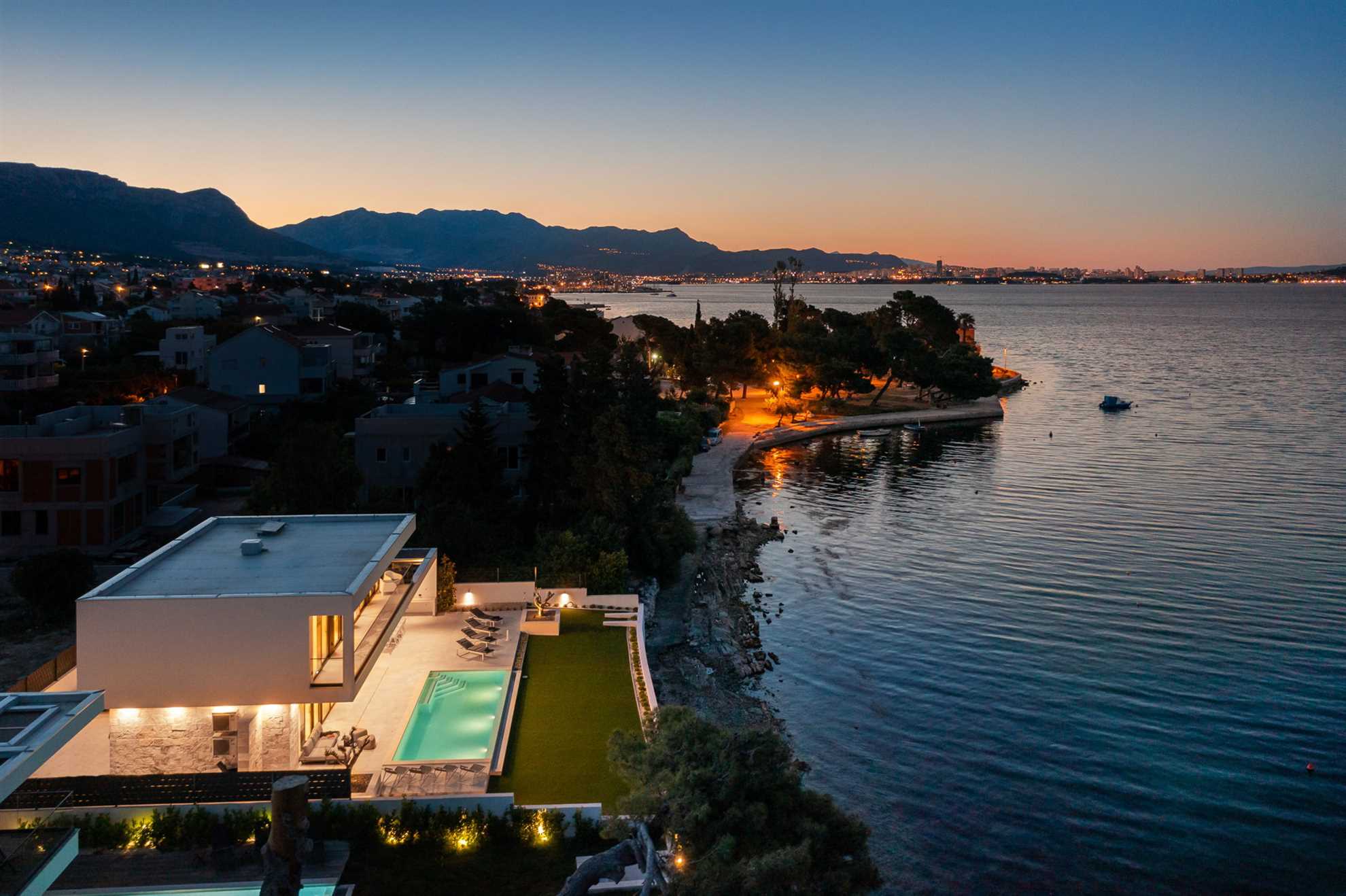 Beachfront Villa The View with Pool