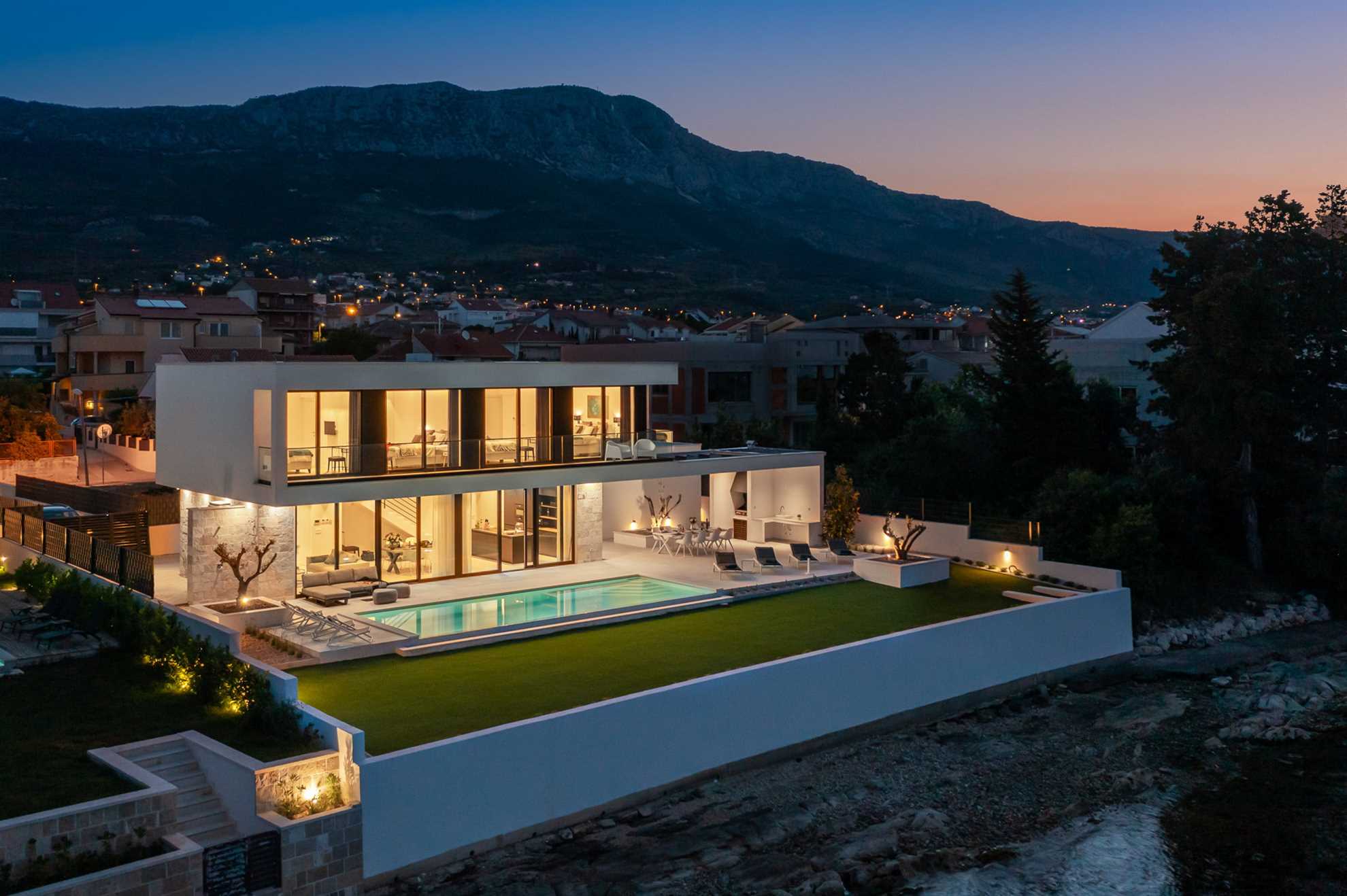 Beachfront Villa The View with Pool