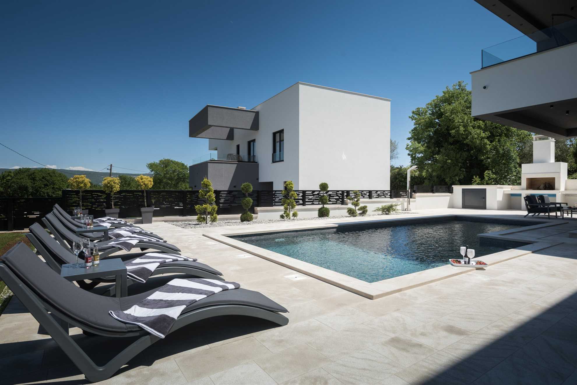 Luxury Villa Mercury with Pool