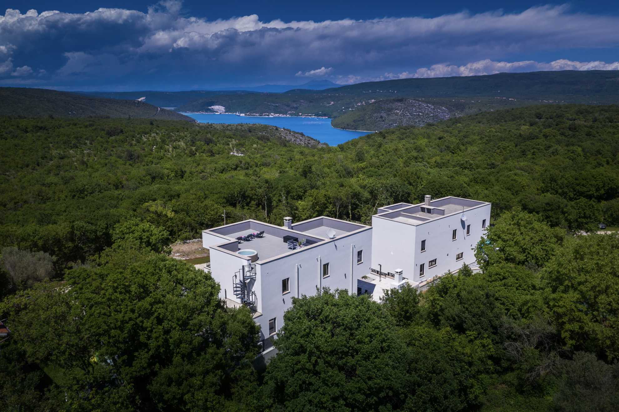 Luxury Villa Mercury with Pool