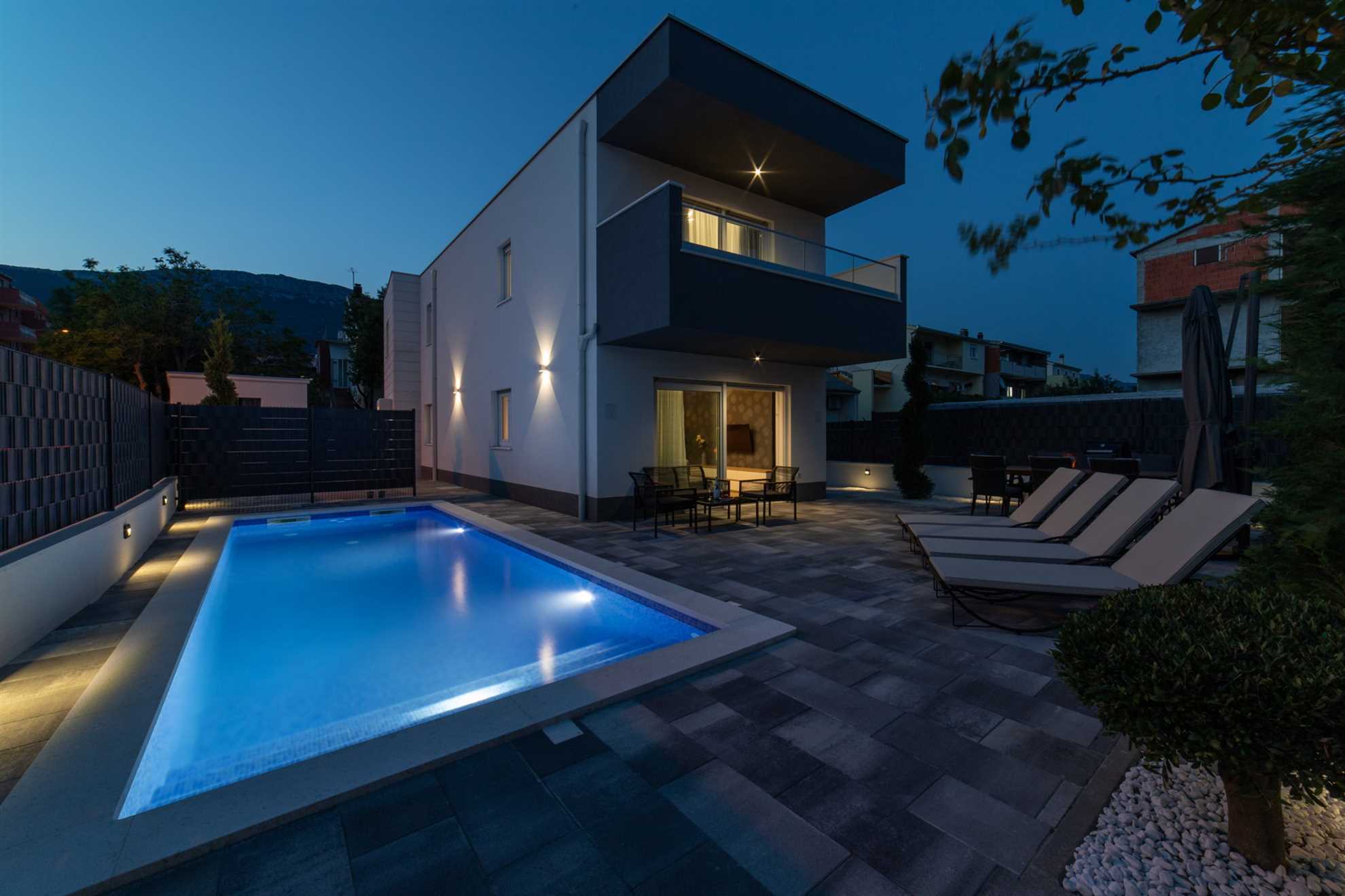 Villa Avanna with Heated Pool