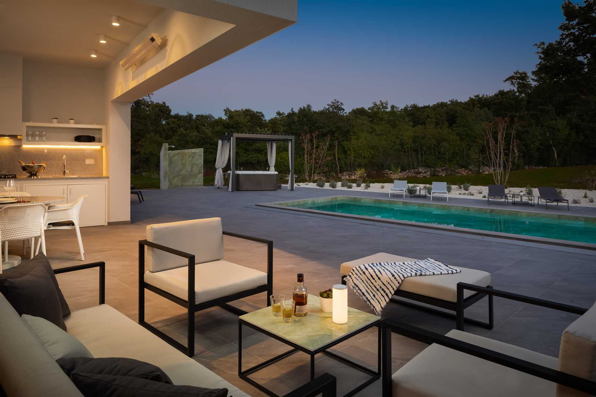 Luxury Villa Mauve with Pool