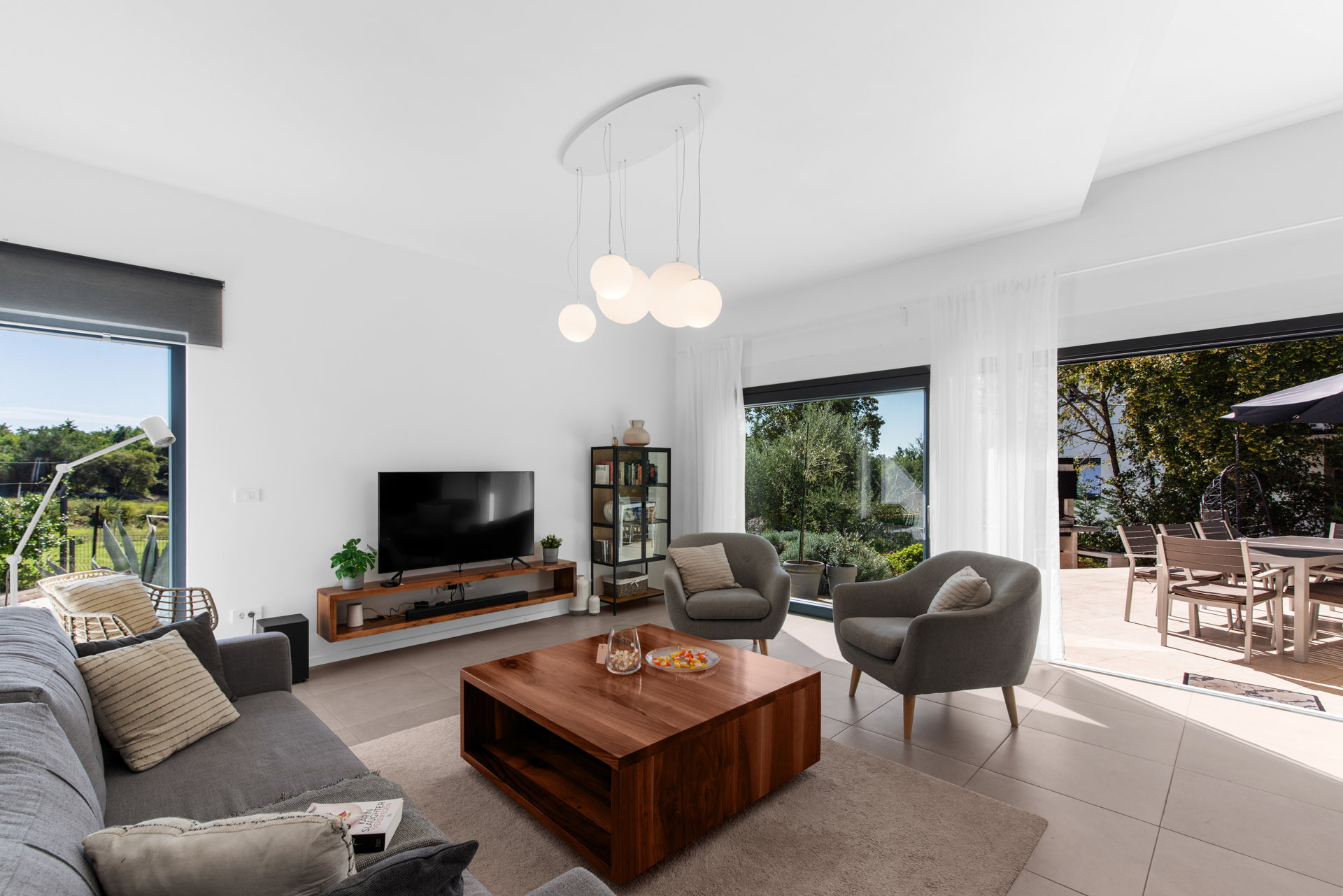 Luxury Villa Abstracta with Pool