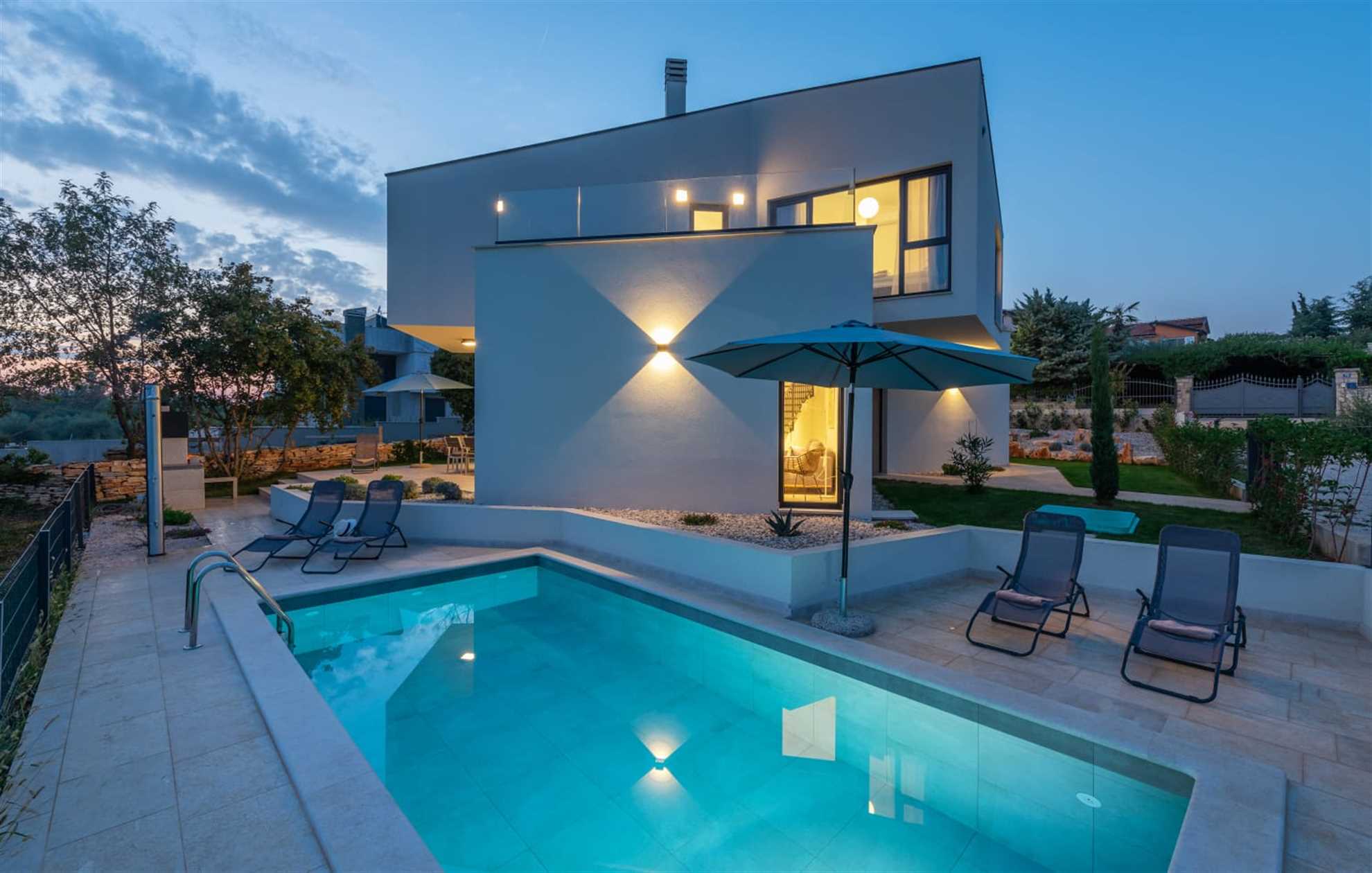 Luxury Villa Abstracta with Pool