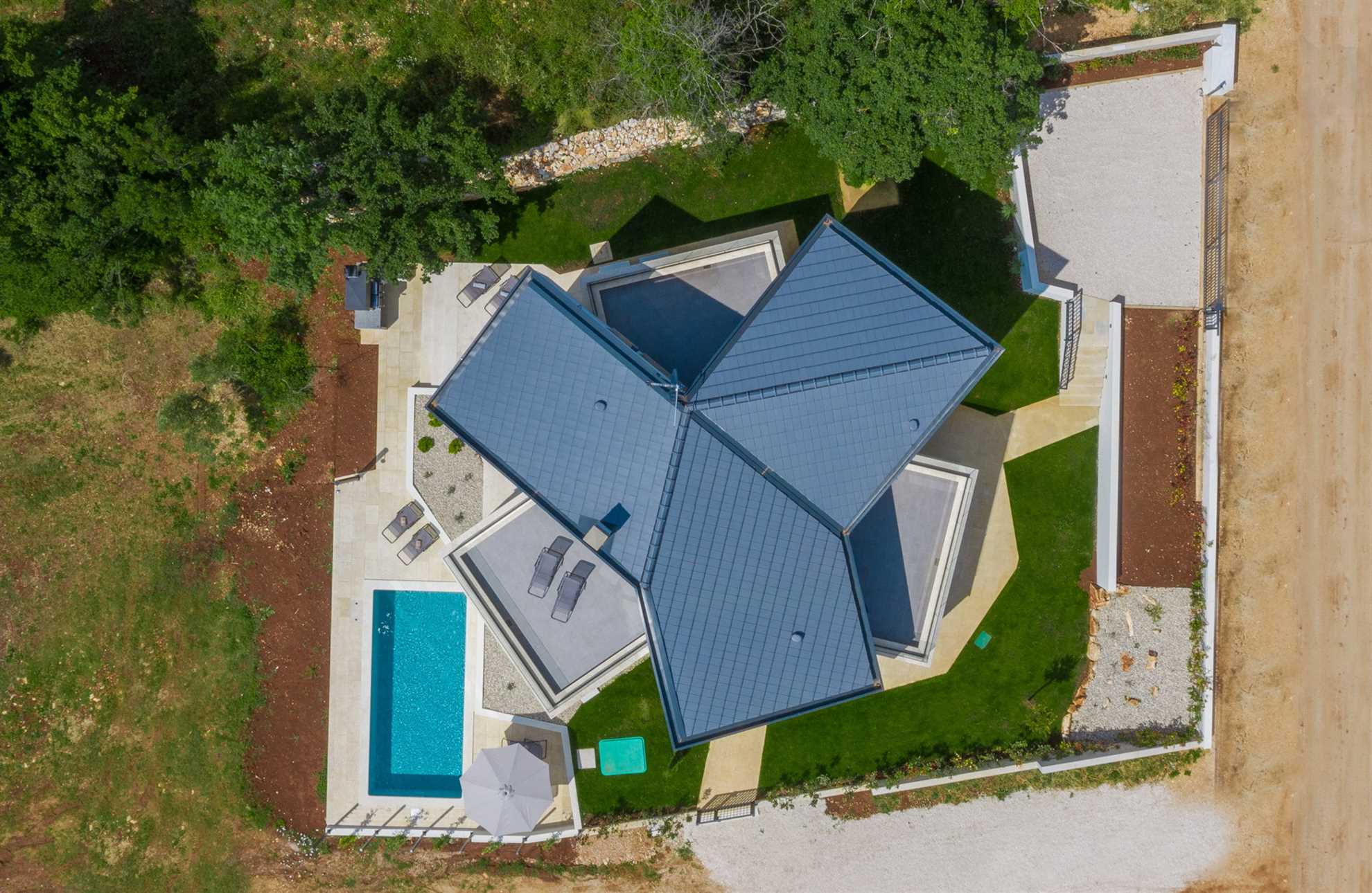 Luxury Villa Abstracta with Pool