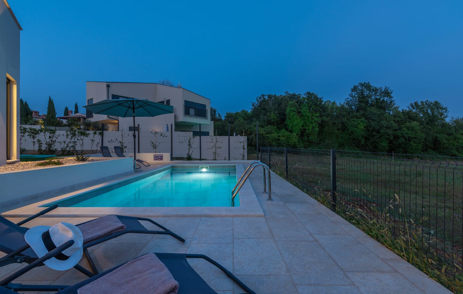 Luxury Villa Abstracta with Pool